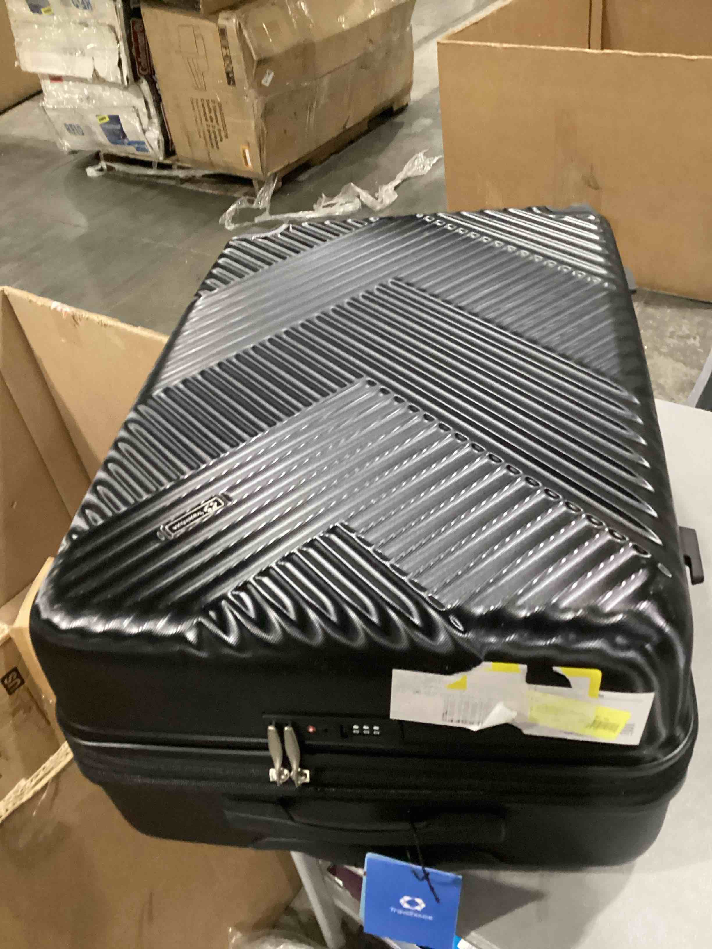 Travelhouse 3 Piece Luggage Set Hardshell Expandable Lightweight Suitcase with TSA Lock Spinner Wheels 20in24in28in.(Black)