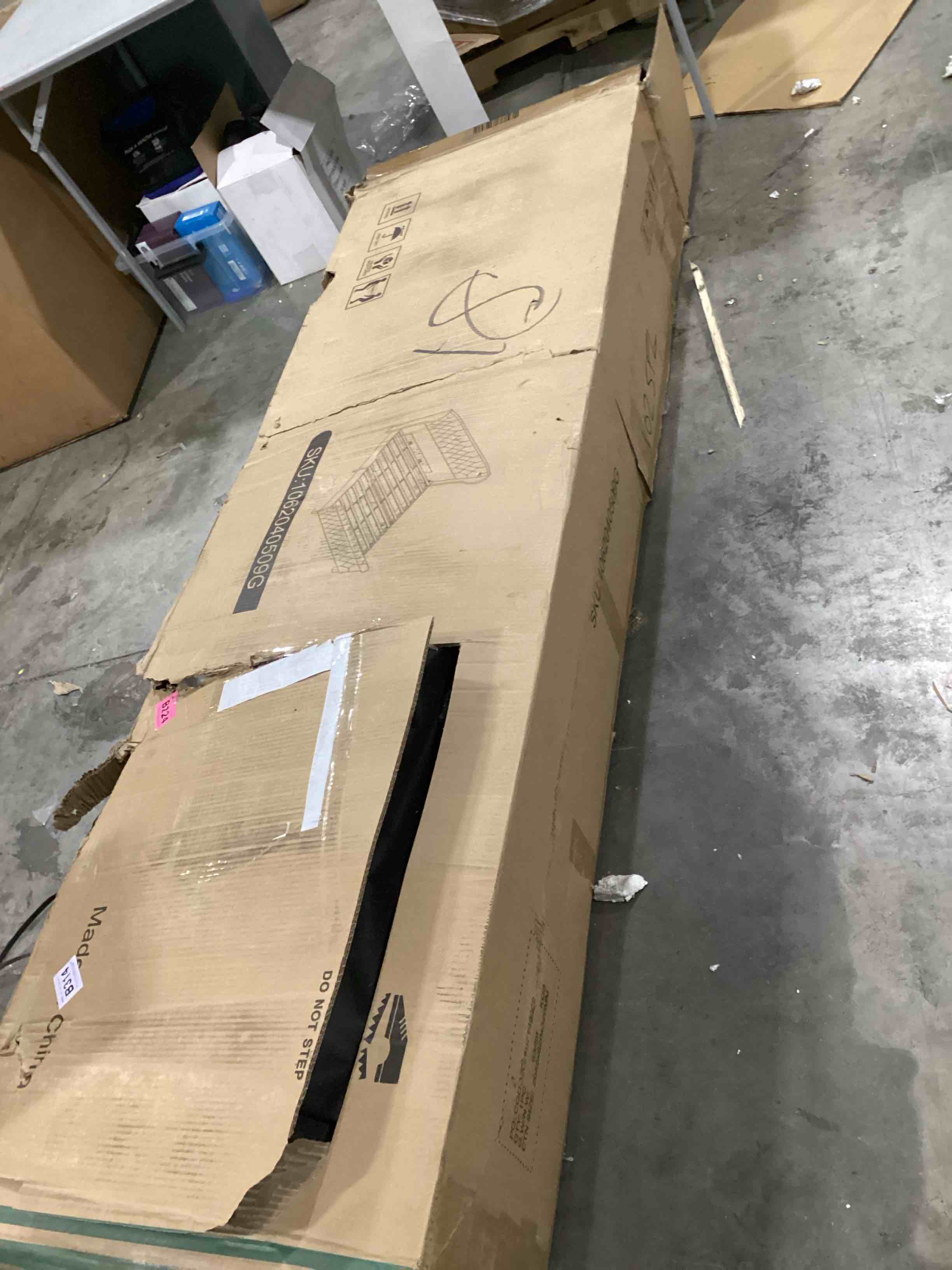 https://s3.amazonaws.com/lotting-images-prod/bidfta/RED6727926_1735239215944.jpeg
