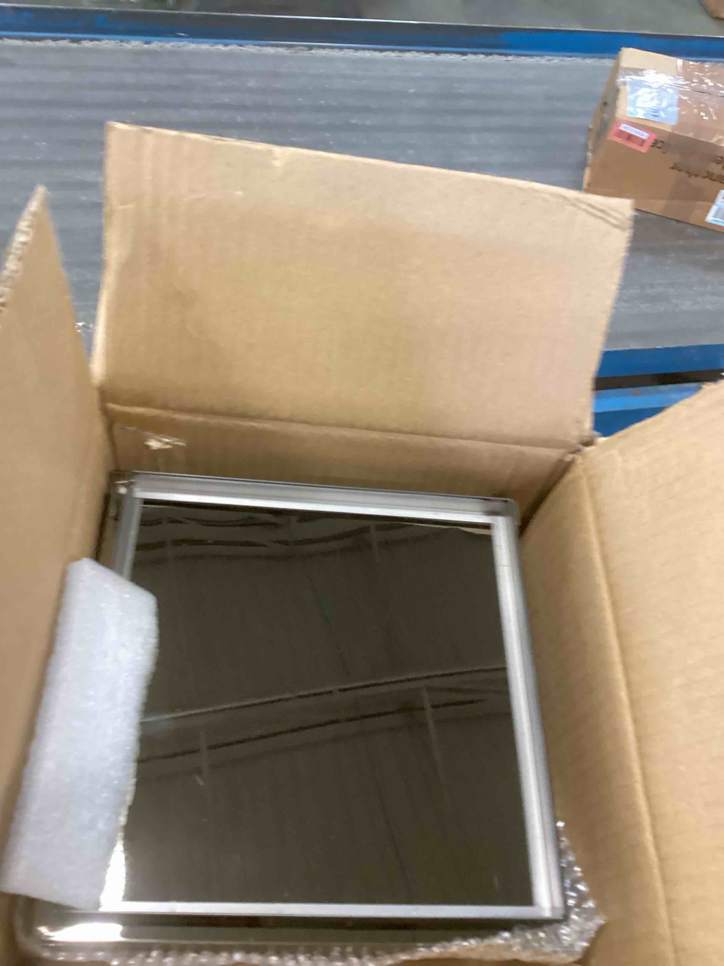 https://s3.amazonaws.com/lotting-images-prod/bidfta/RED6728030_1721482471176.jpeg