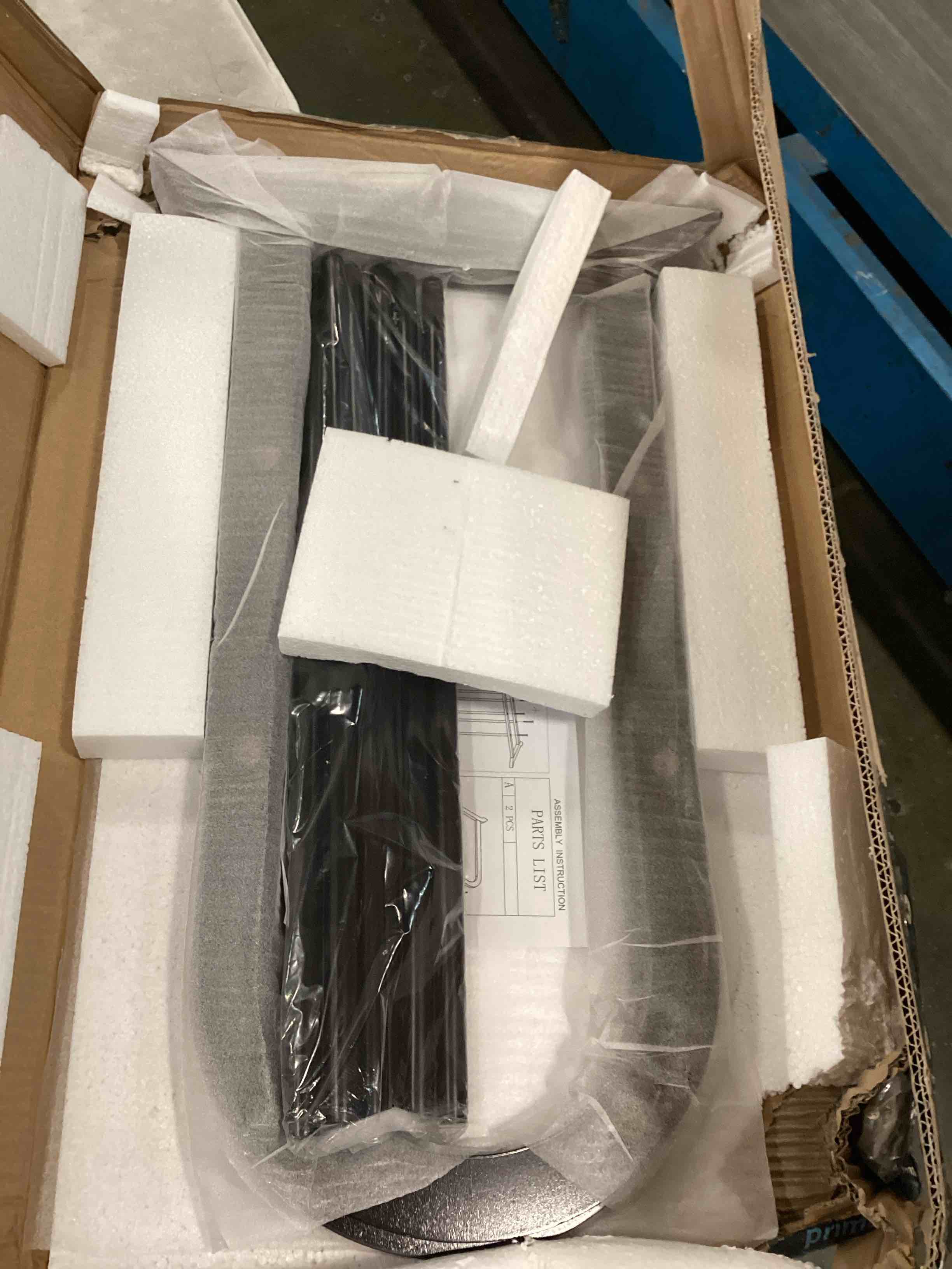 https://s3.amazonaws.com/lotting-images-prod/bidfta/RED6728528_1721945526481.jpeg