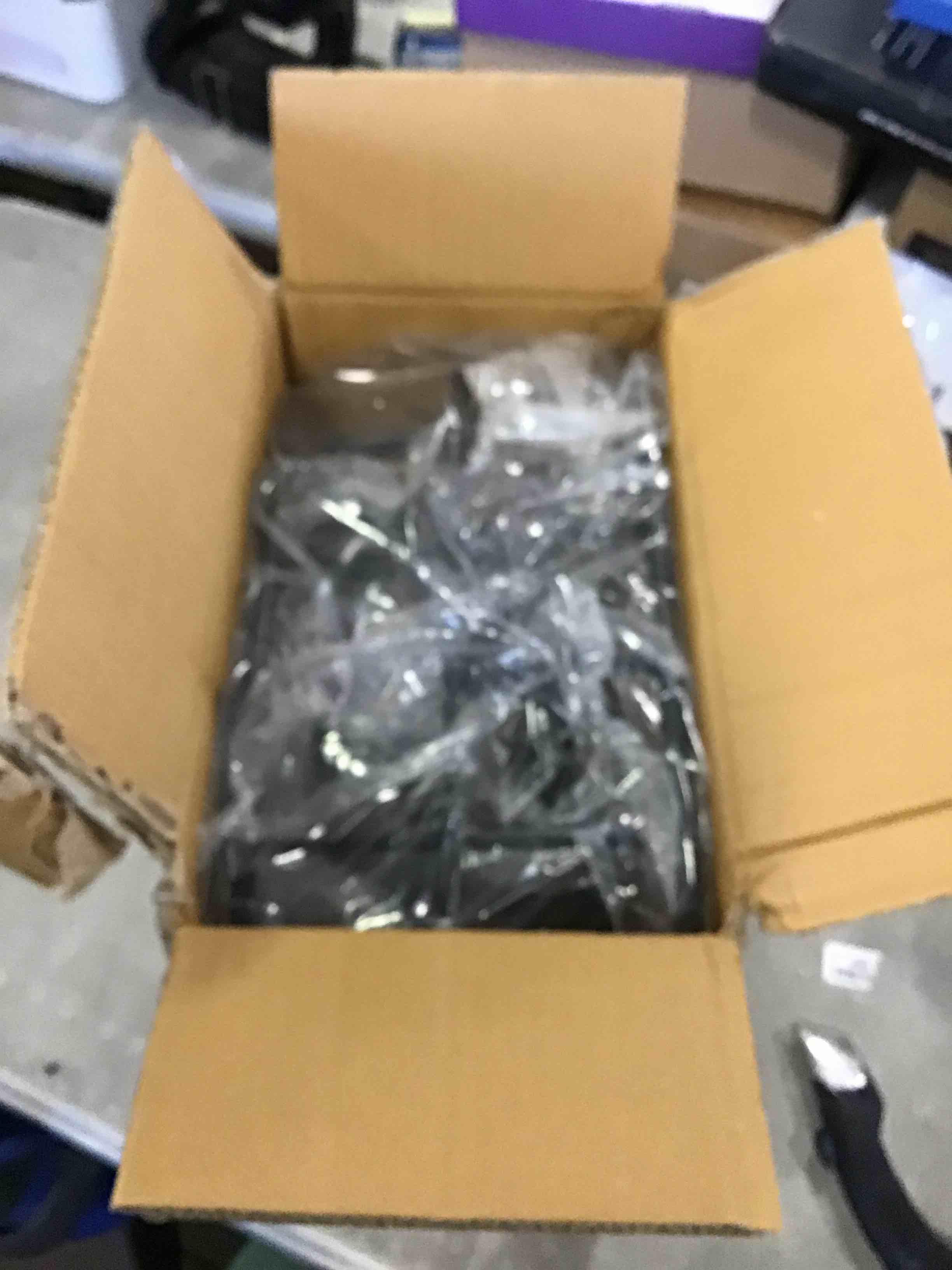 https://s3.amazonaws.com/lotting-images-prod/bidfta/RED6729857_1721150395507.jpeg