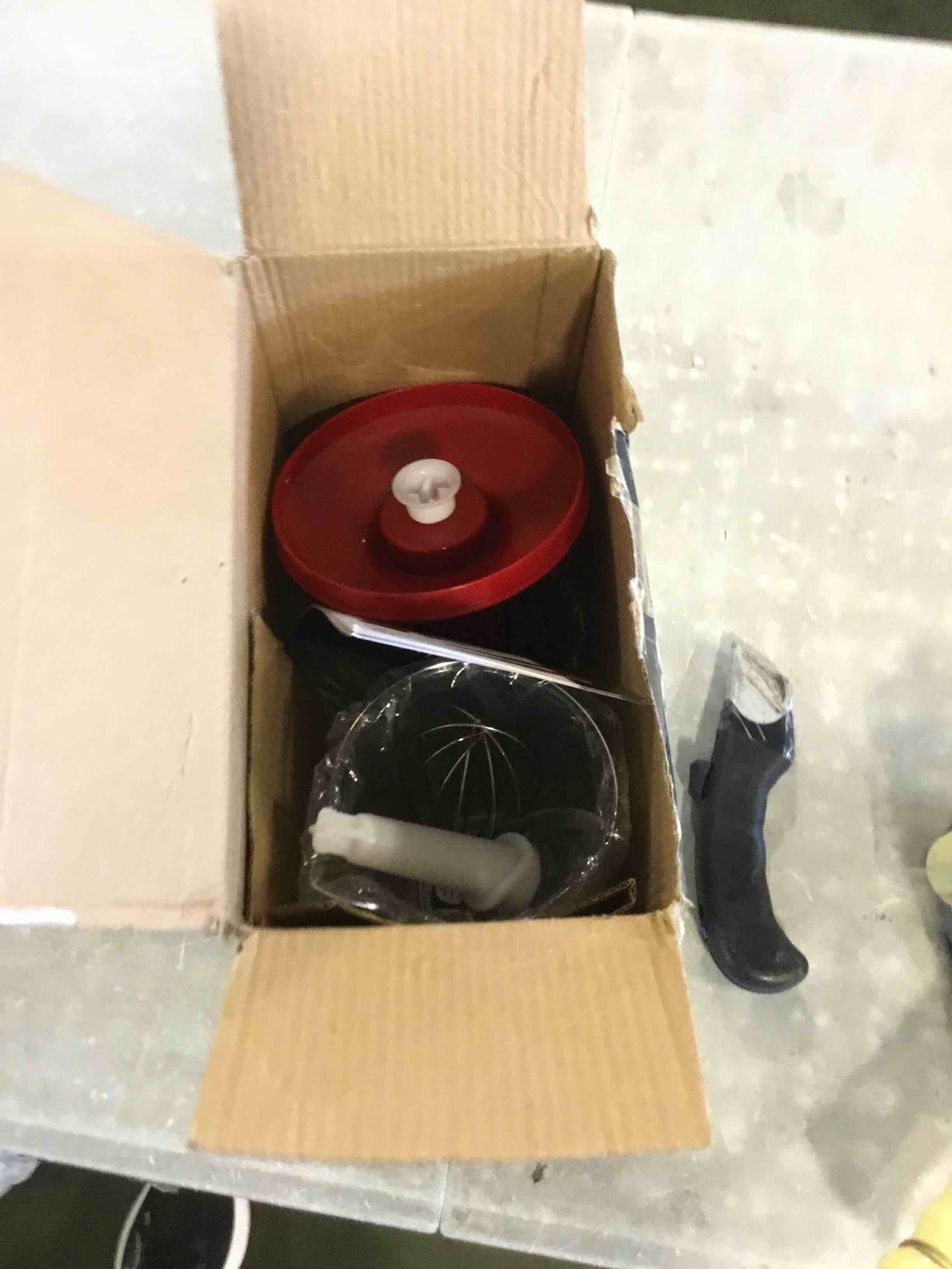 https://s3.amazonaws.com/lotting-images-prod/bidfta/RED6730585_1721415729981.jpeg
