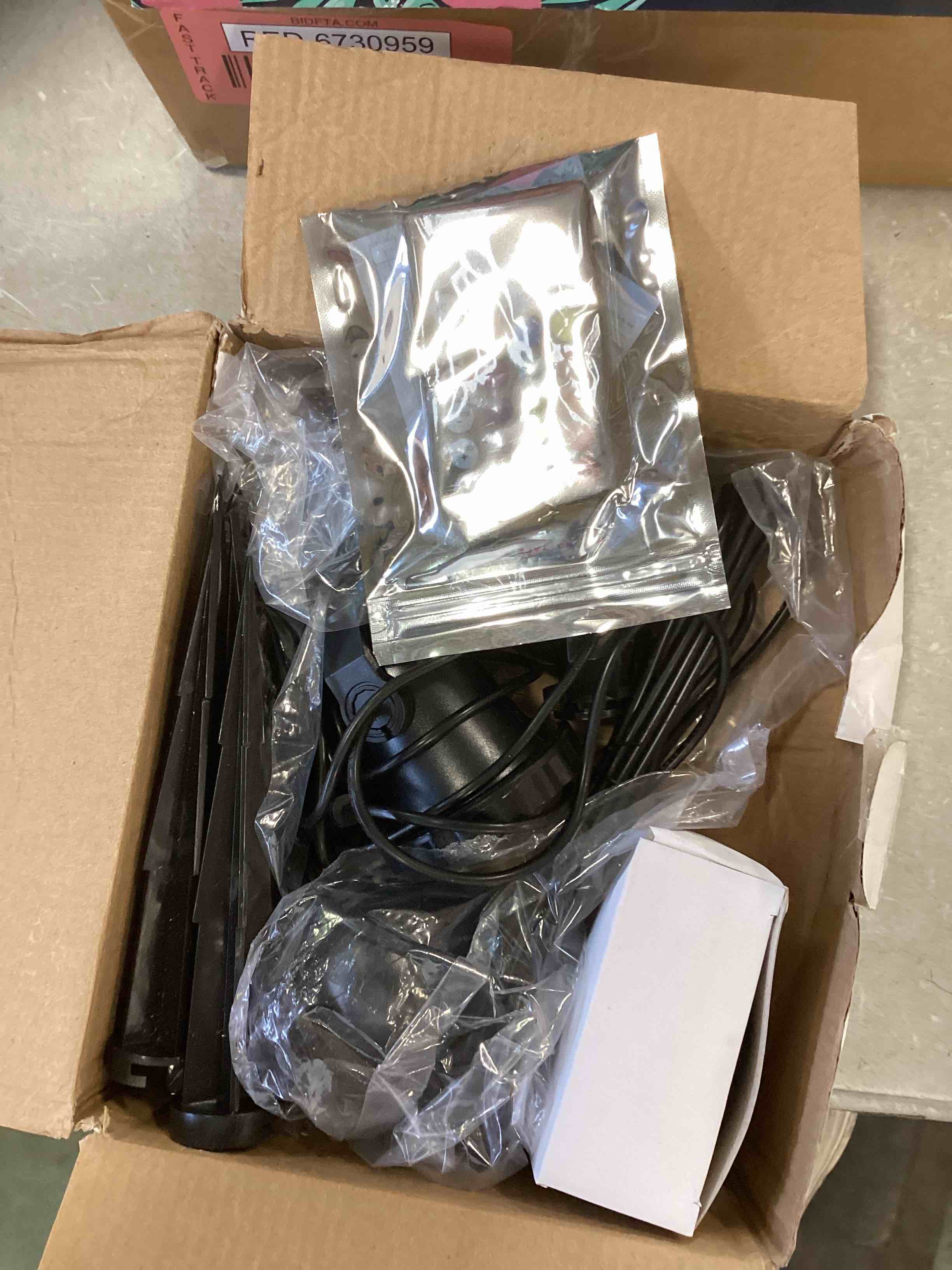 https://s3.amazonaws.com/lotting-images-prod/bidfta/RED6730957_1721046401464.jpeg