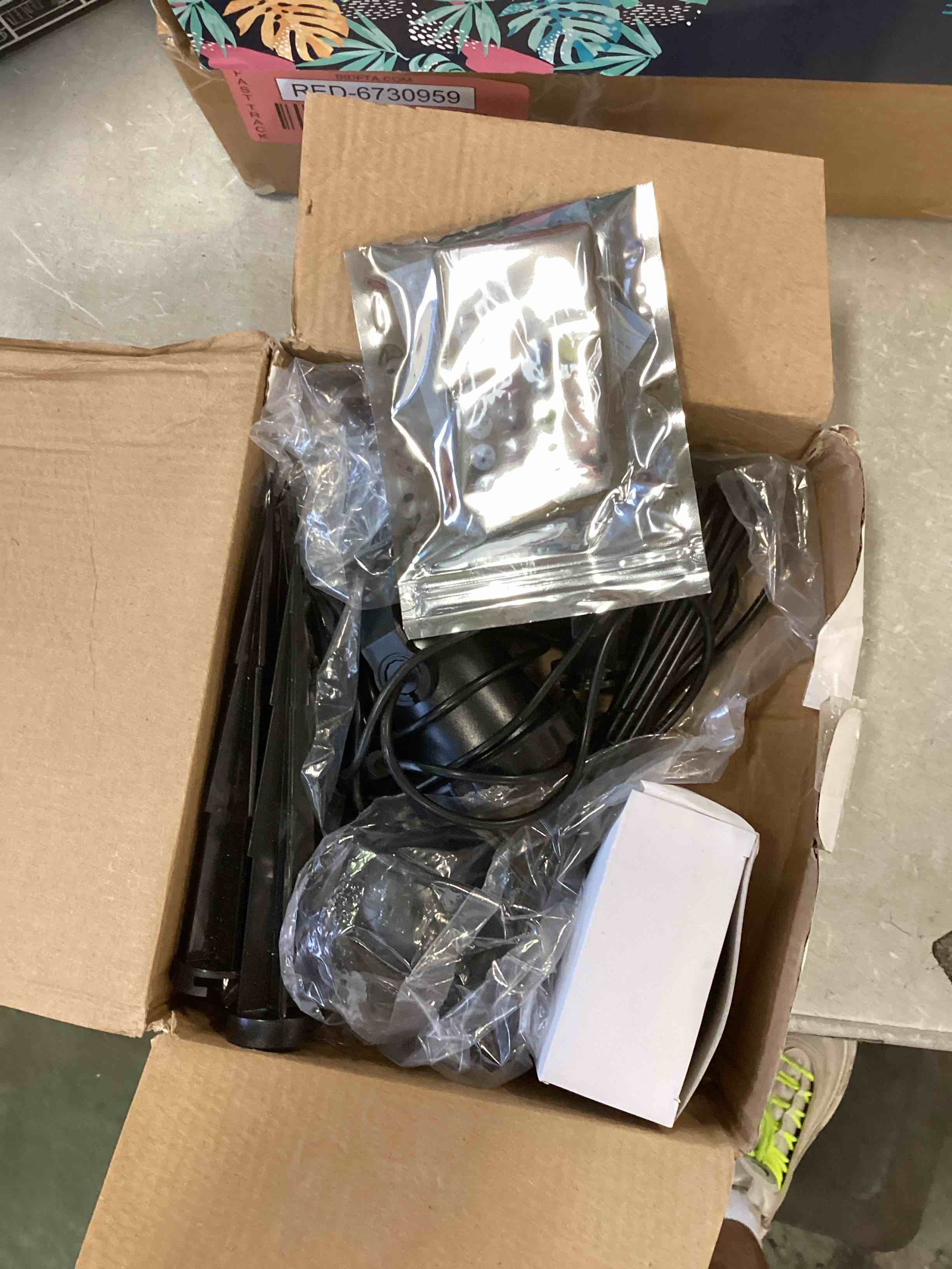 https://s3.amazonaws.com/lotting-images-prod/bidfta/RED6730957_1721046403079.jpeg
