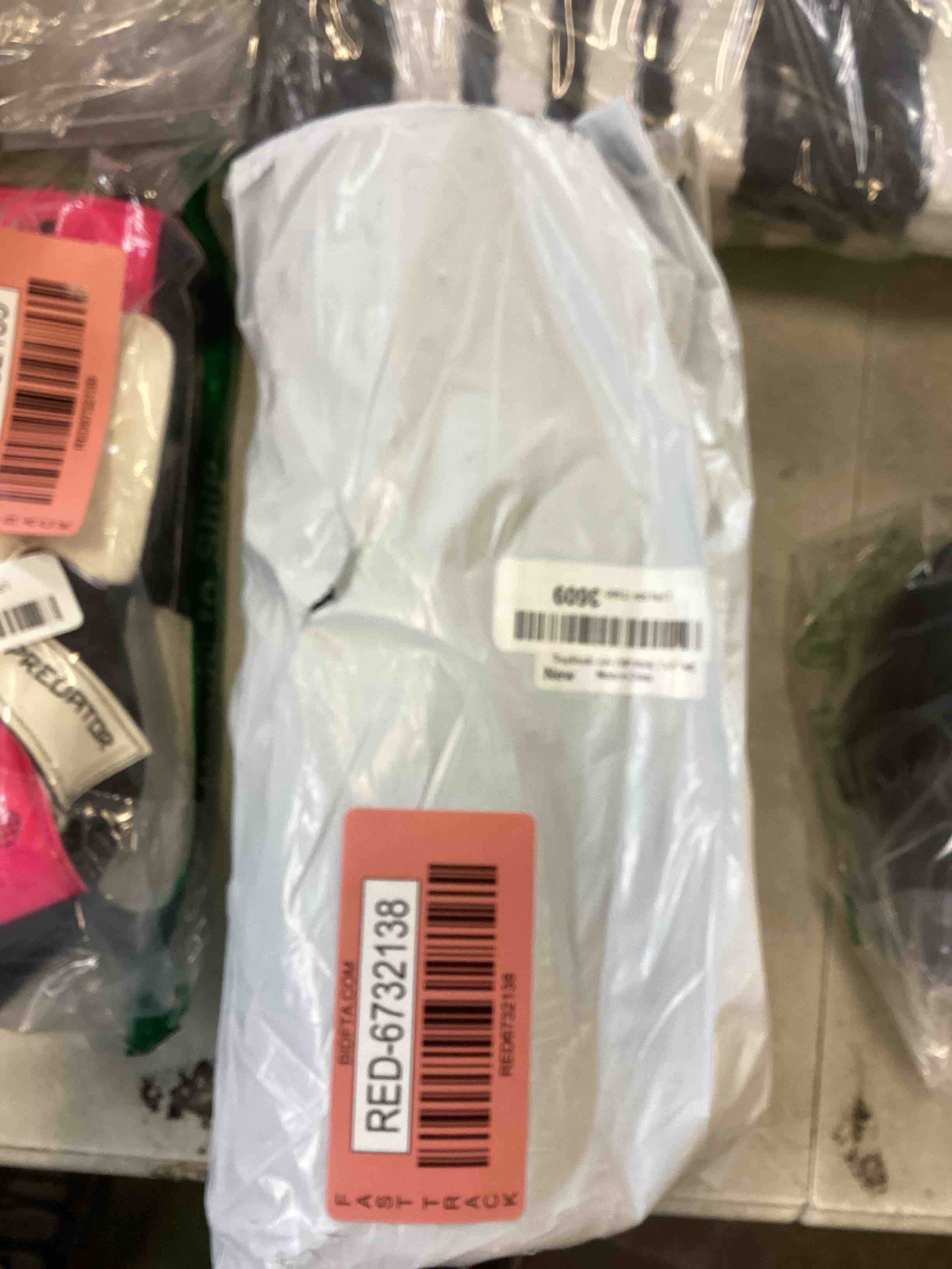 https://s3.amazonaws.com/lotting-images-prod/bidfta/RED6732138_1721321154582.jpeg
