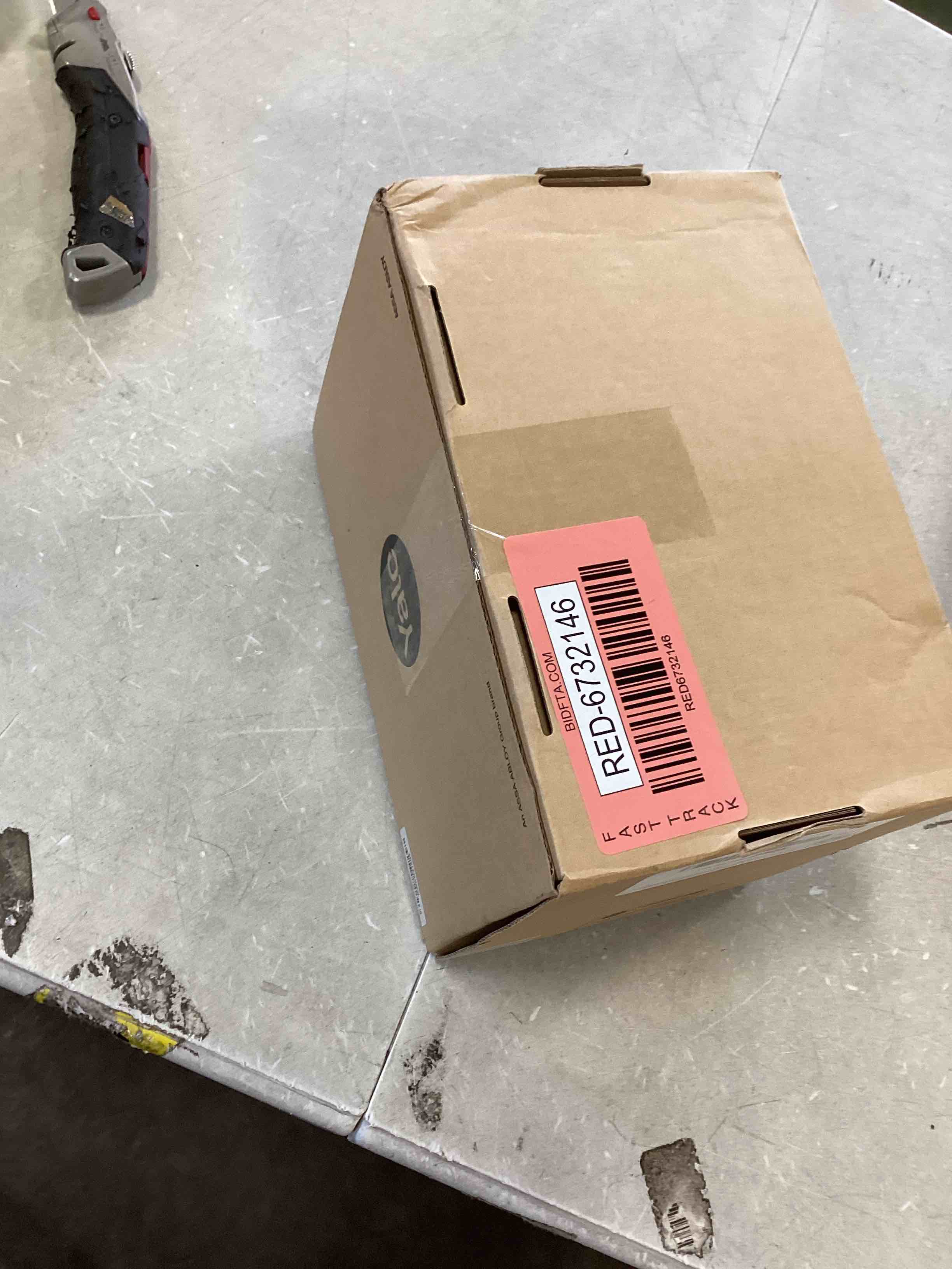 https://s3.amazonaws.com/lotting-images-prod/bidfta/RED6732146_1721322965919.jpeg