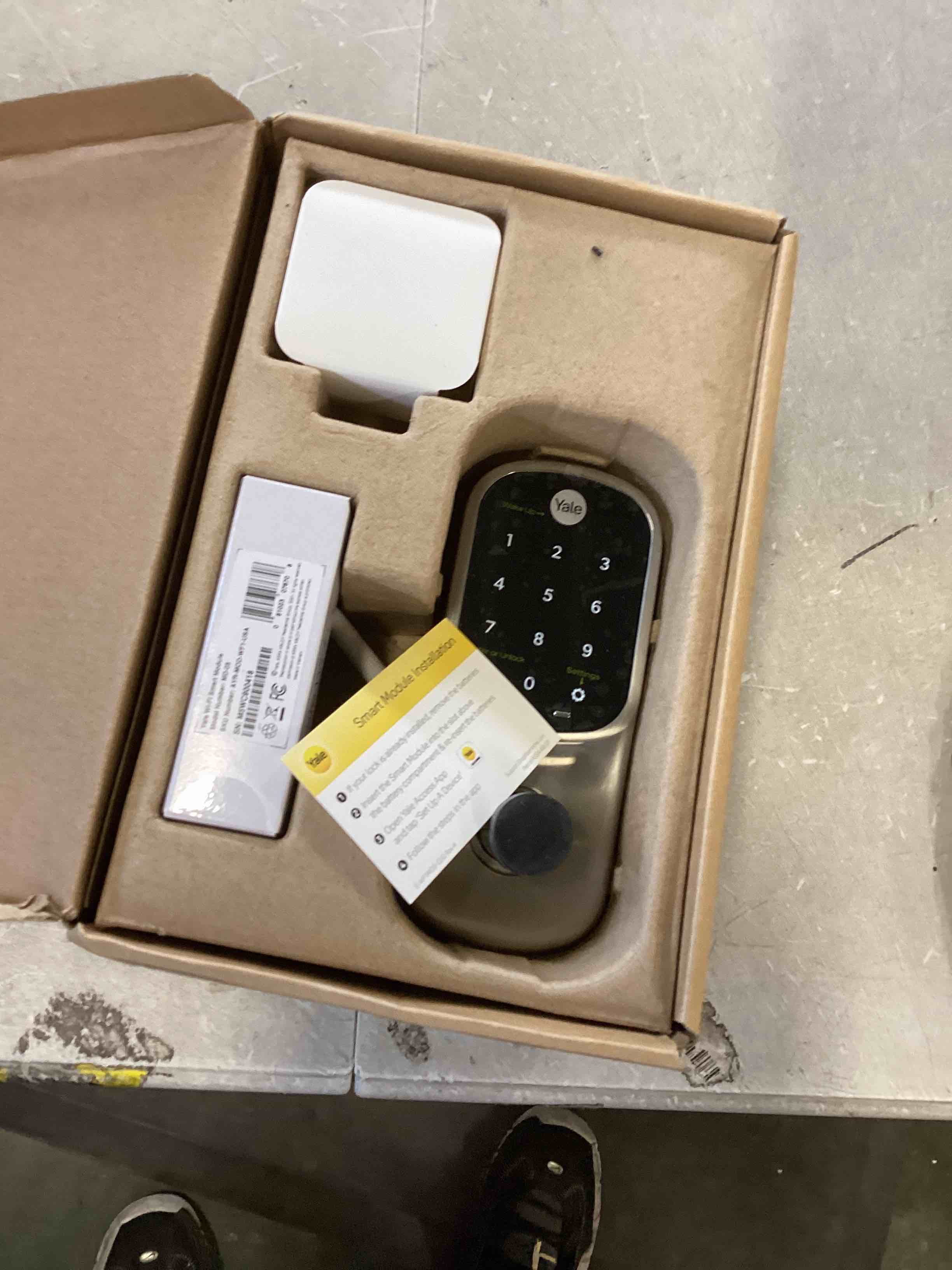 https://s3.amazonaws.com/lotting-images-prod/bidfta/RED6732146_1721322978397.jpeg