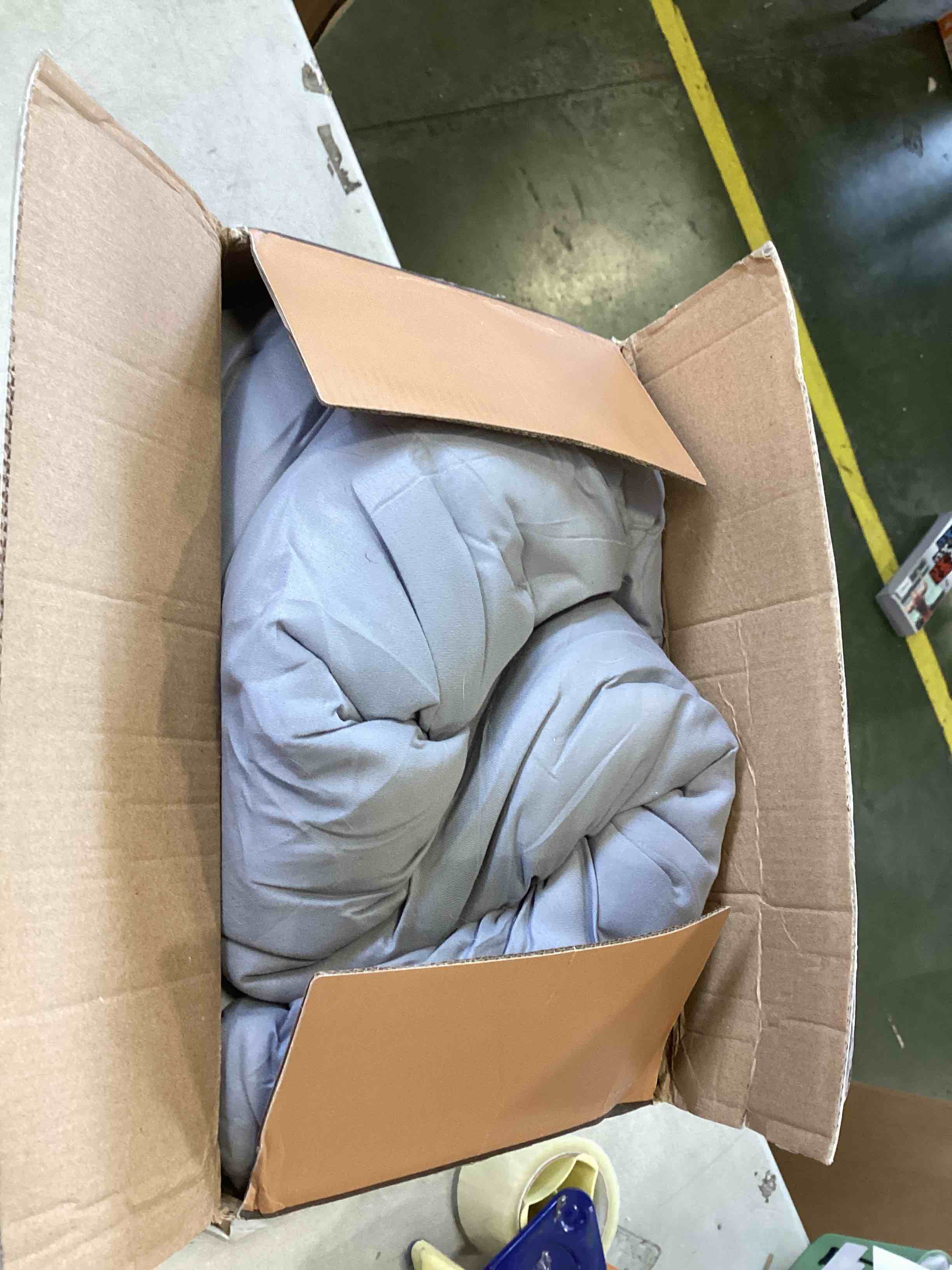 https://s3.amazonaws.com/lotting-images-prod/bidfta/RED6732173_1721323333862.jpeg