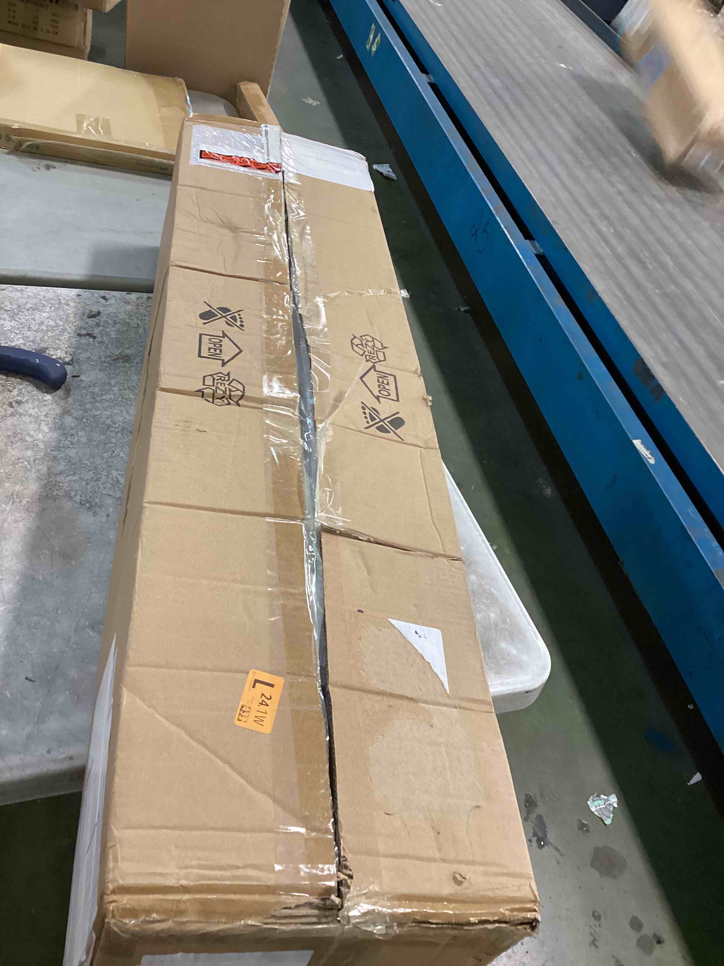 https://s3.amazonaws.com/lotting-images-prod/bidfta/RED6732553_1721347127022.jpeg