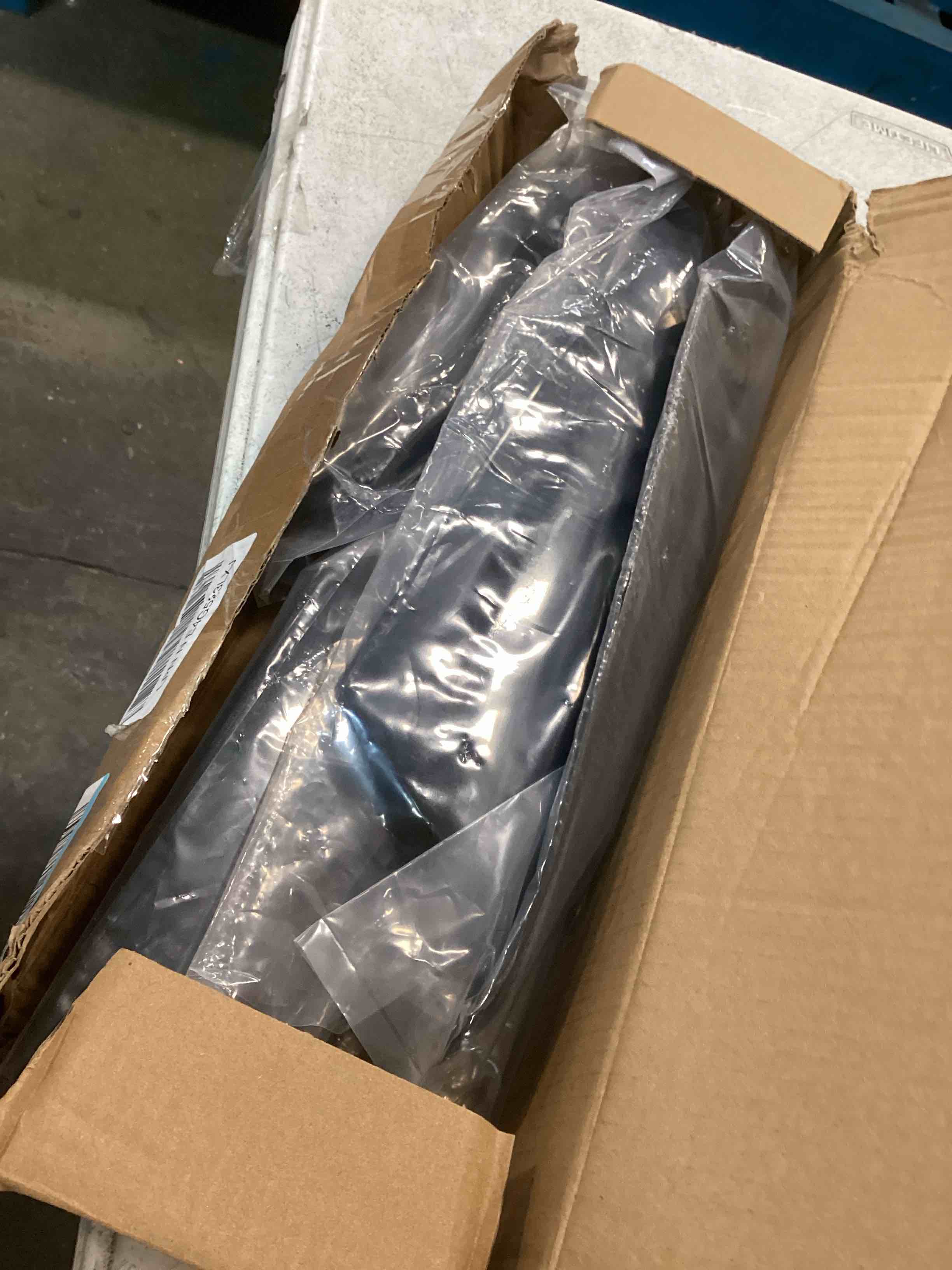 https://s3.amazonaws.com/lotting-images-prod/bidfta/RED6734018_1721653298828.jpeg