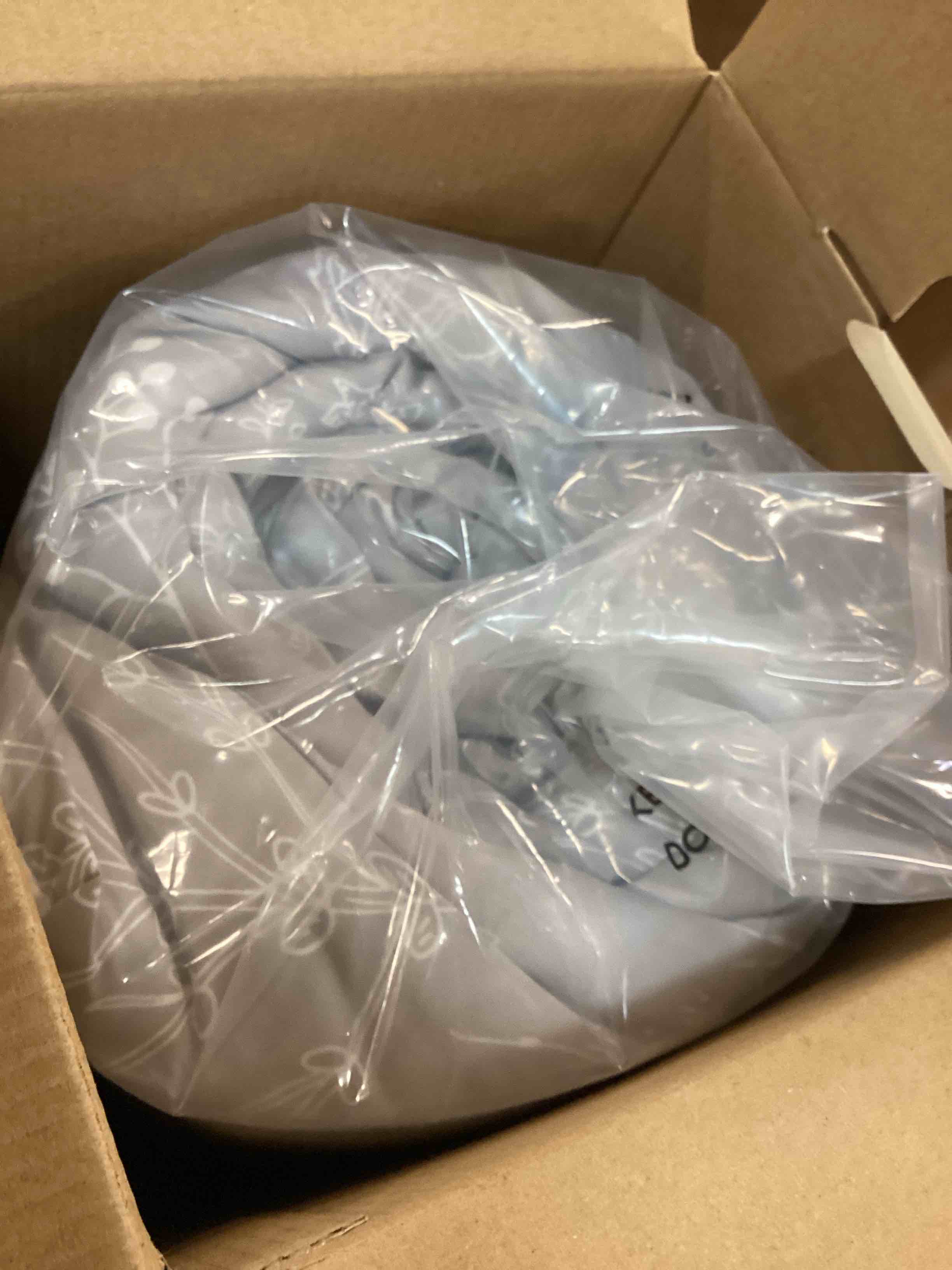 https://s3.amazonaws.com/lotting-images-prod/bidfta/RED6734172_1721671179051.jpeg