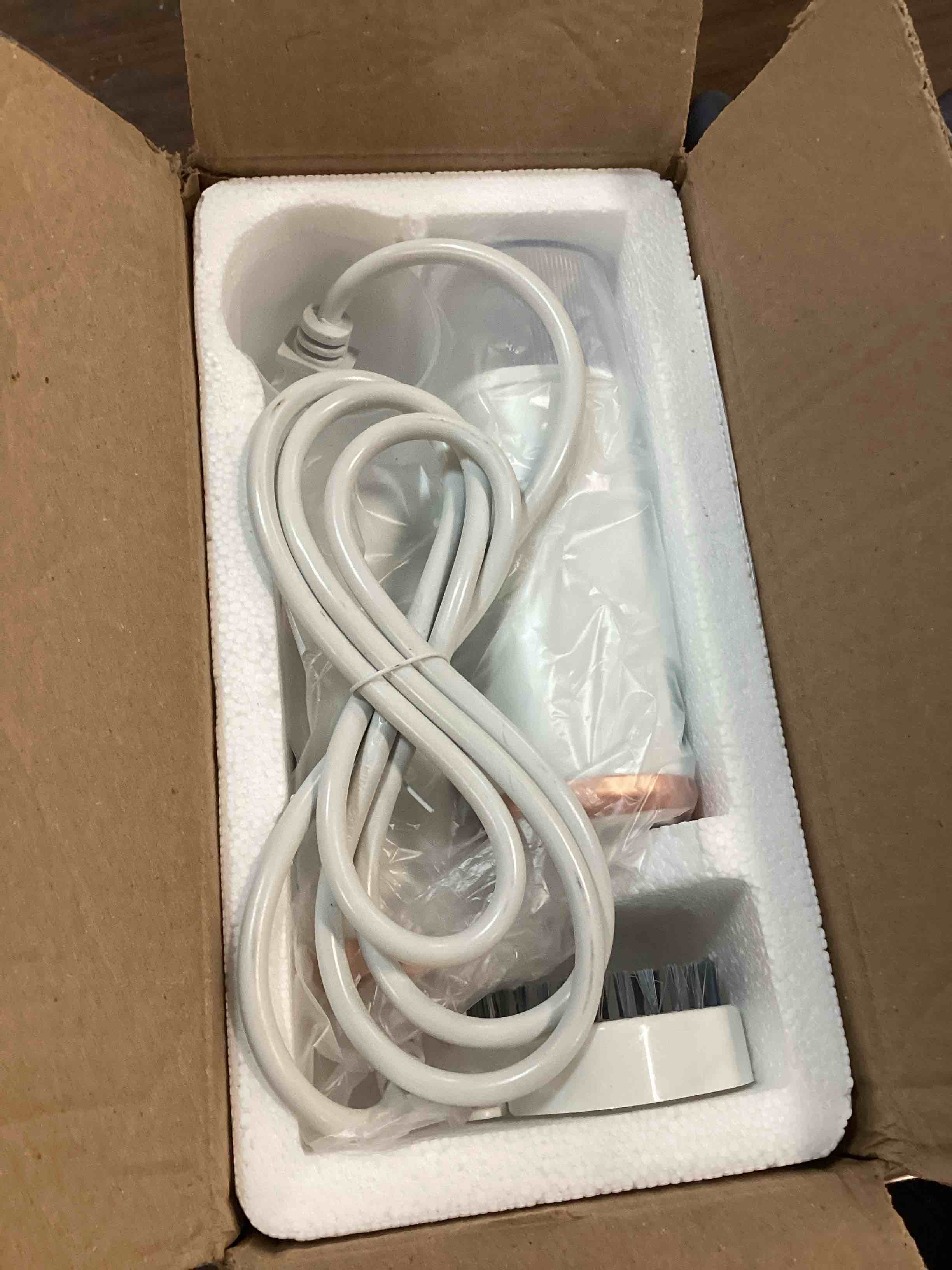 https://s3.amazonaws.com/lotting-images-prod/bidfta/RED6734552_1721751479072.jpeg