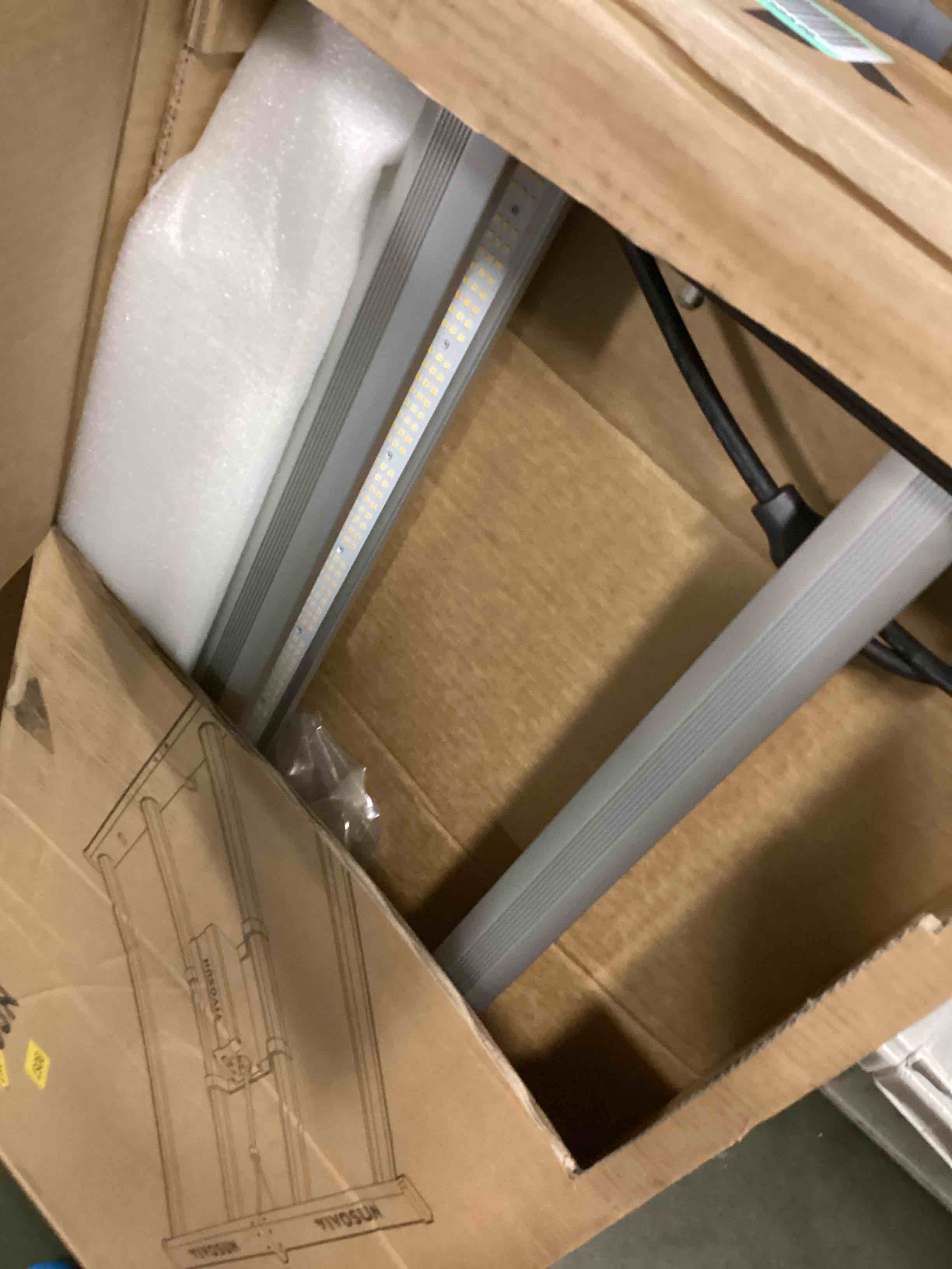 https://s3.amazonaws.com/lotting-images-prod/bidfta/RED6735943_1721308717057.jpeg