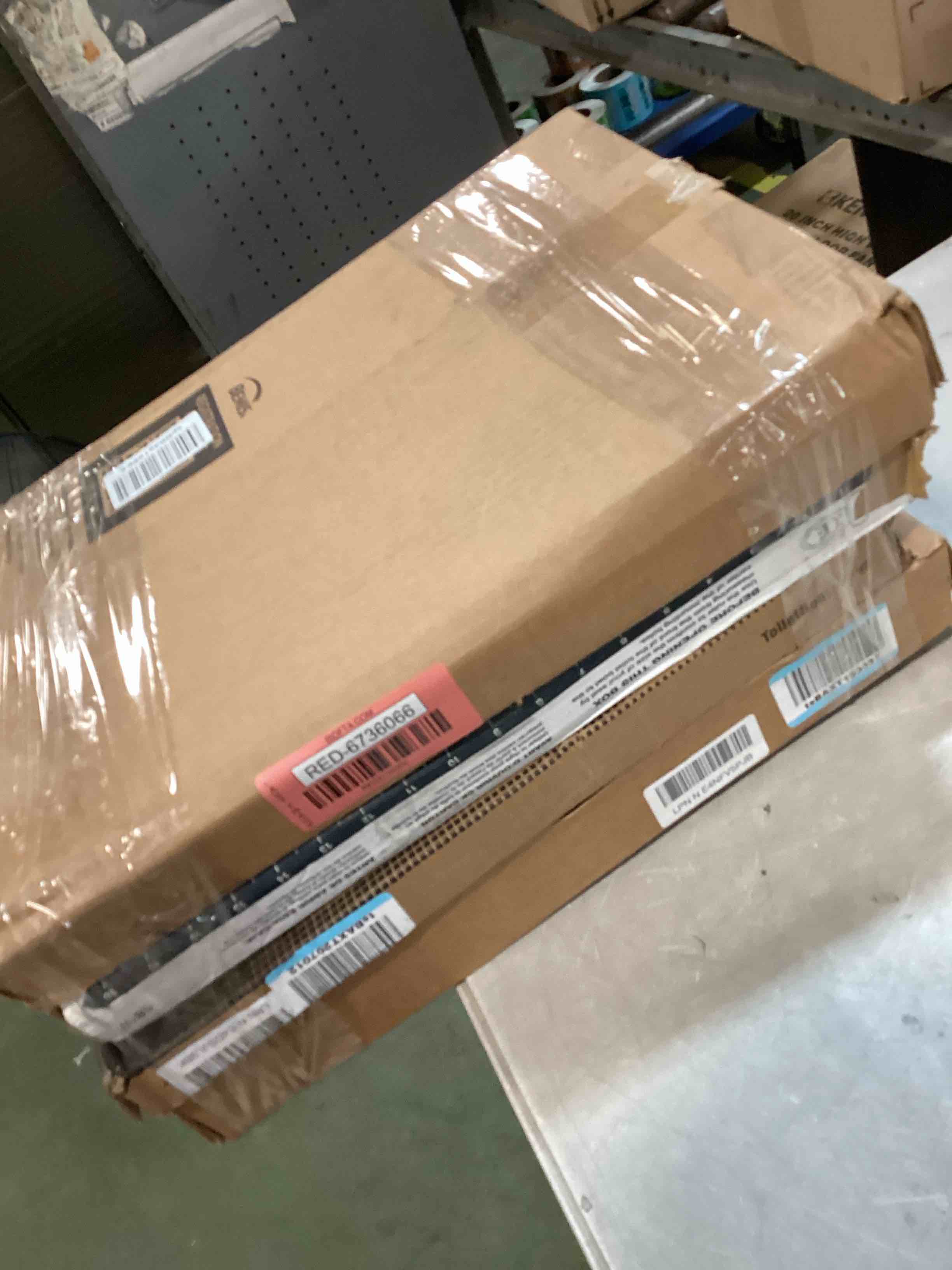 https://s3.amazonaws.com/lotting-images-prod/bidfta/RED6736066_1721325652195.jpeg