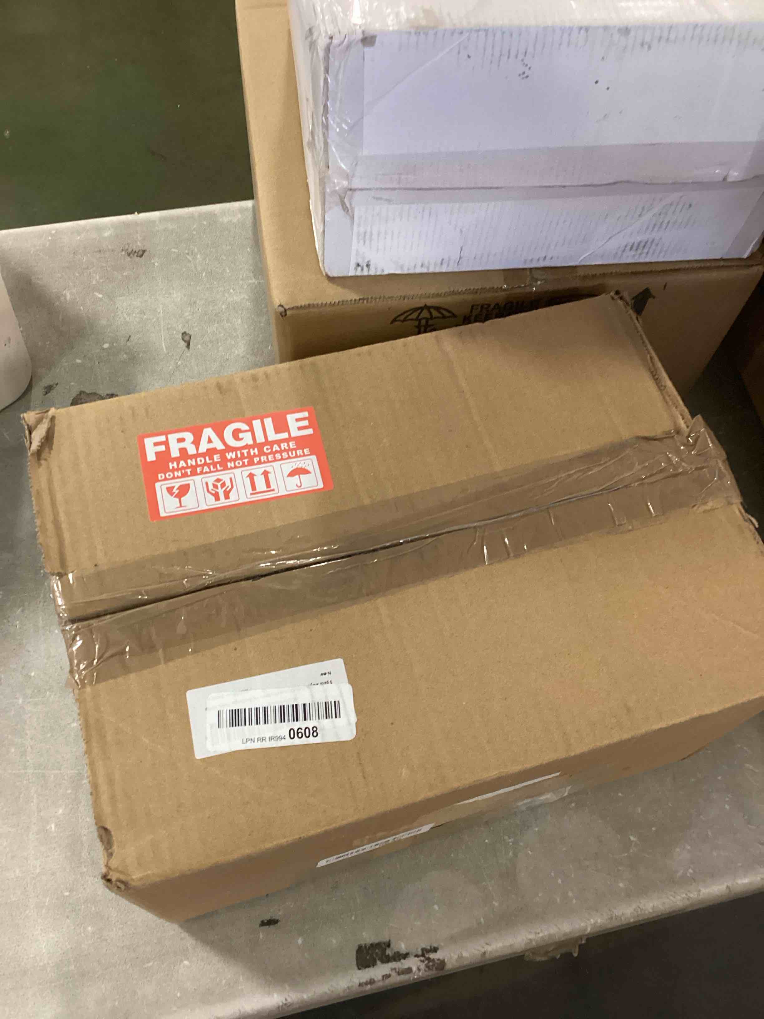 https://s3.amazonaws.com/lotting-images-prod/bidfta/RED6737560_1721221021516.jpeg