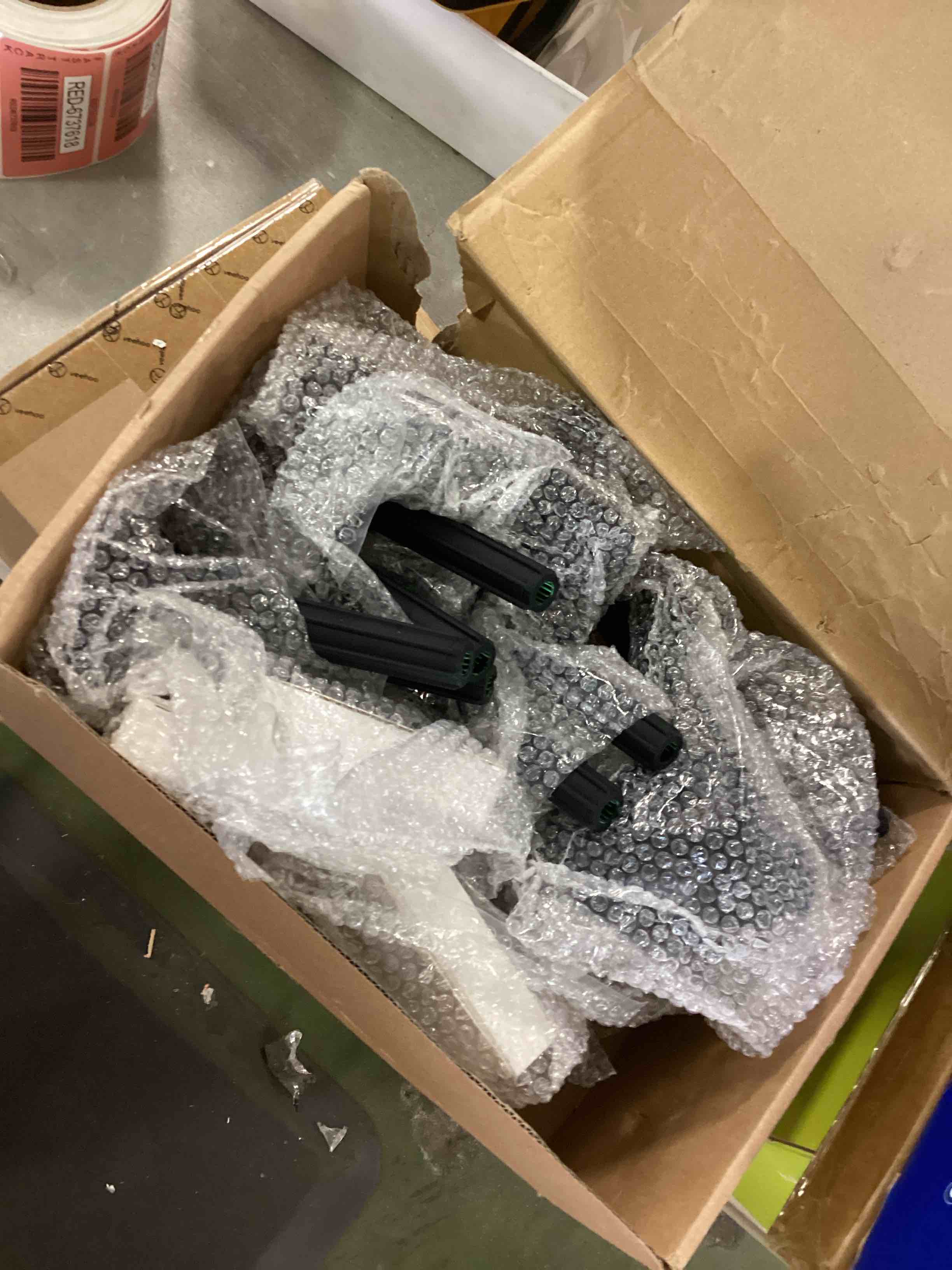 https://s3.amazonaws.com/lotting-images-prod/bidfta/RED6737617_1721228953727.jpeg