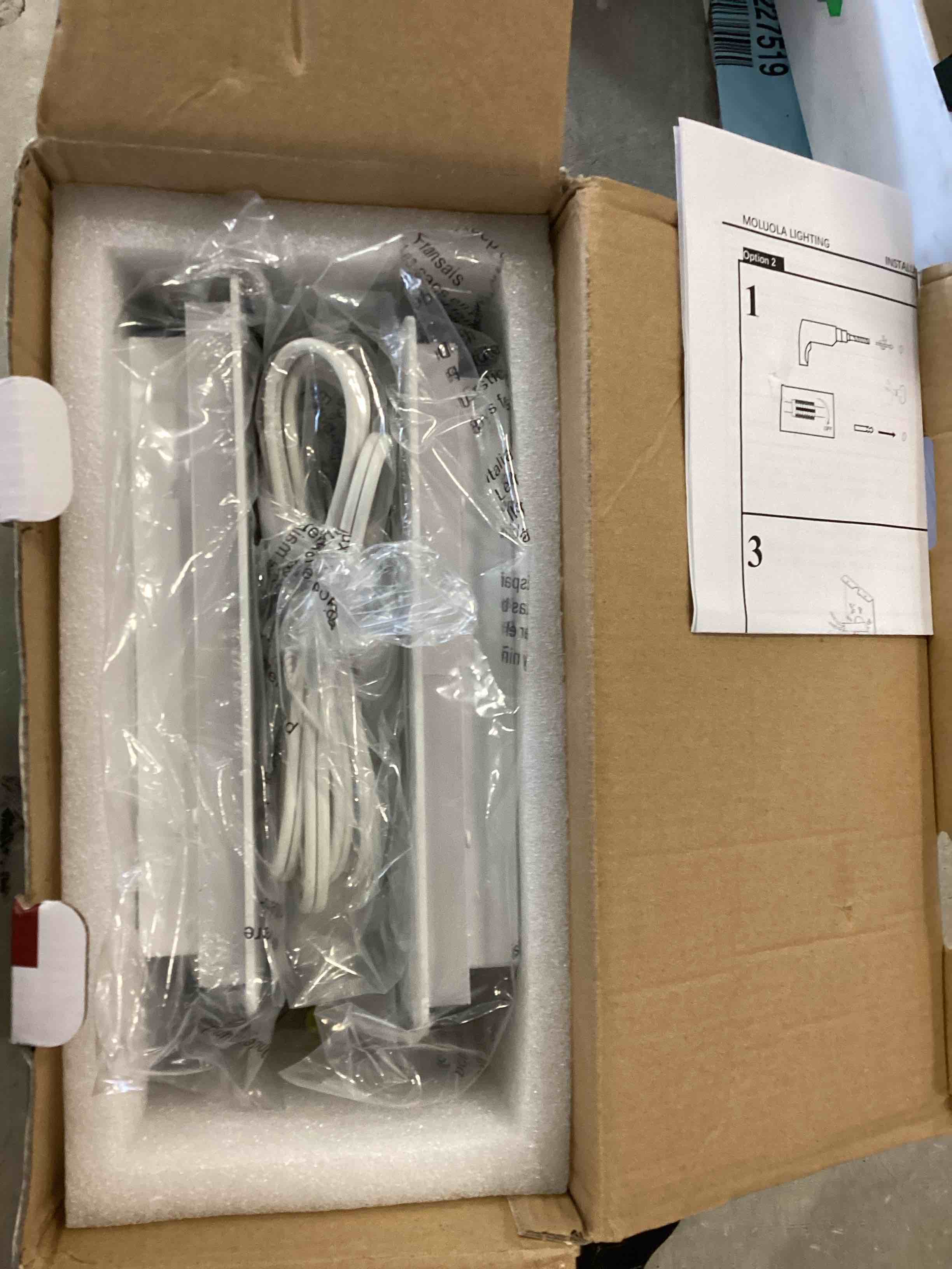 https://s3.amazonaws.com/lotting-images-prod/bidfta/RED6737776_1721401811659.jpeg