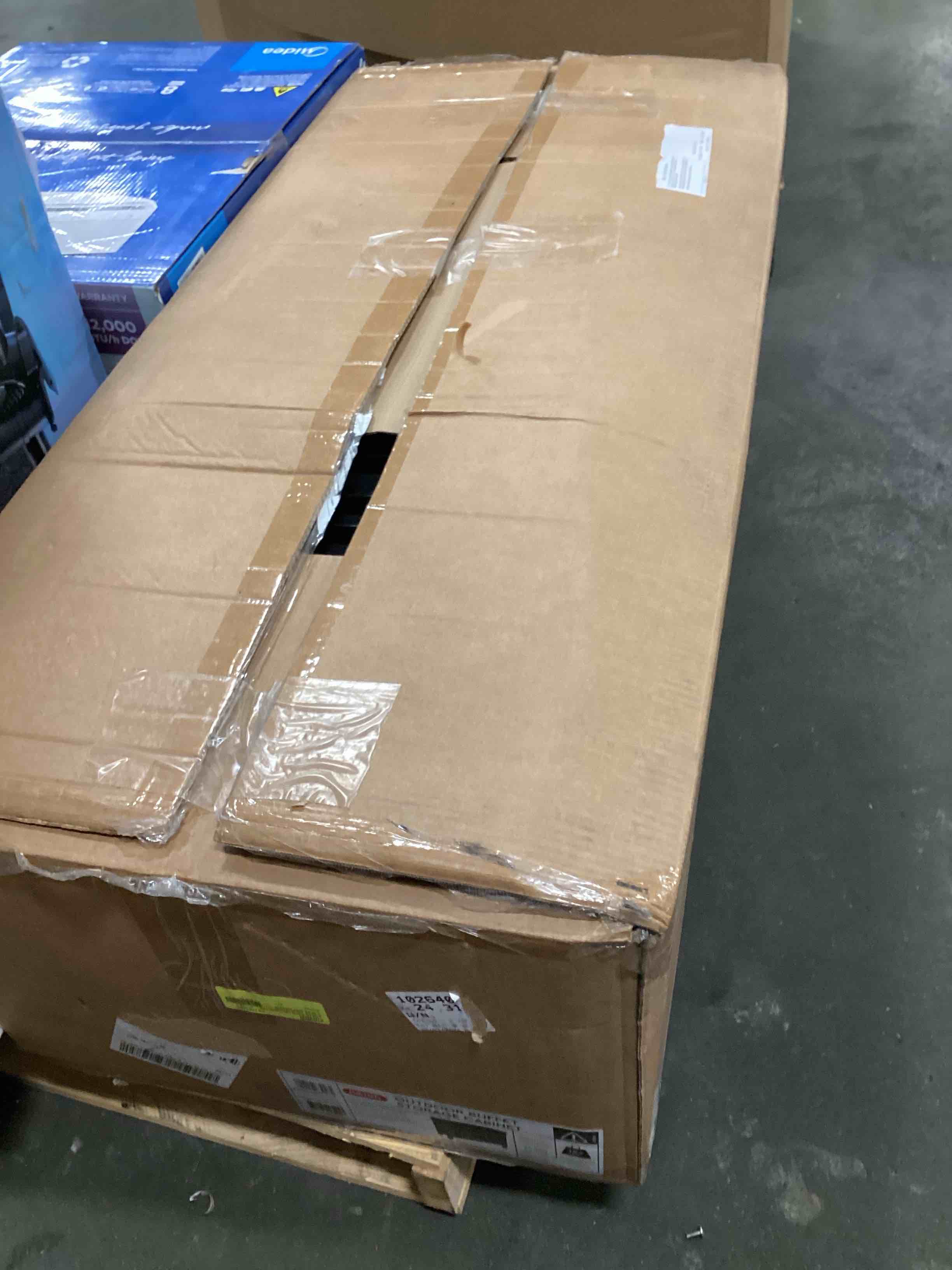 https://s3.amazonaws.com/lotting-images-prod/bidfta/RED6739490_1721995508999.jpeg