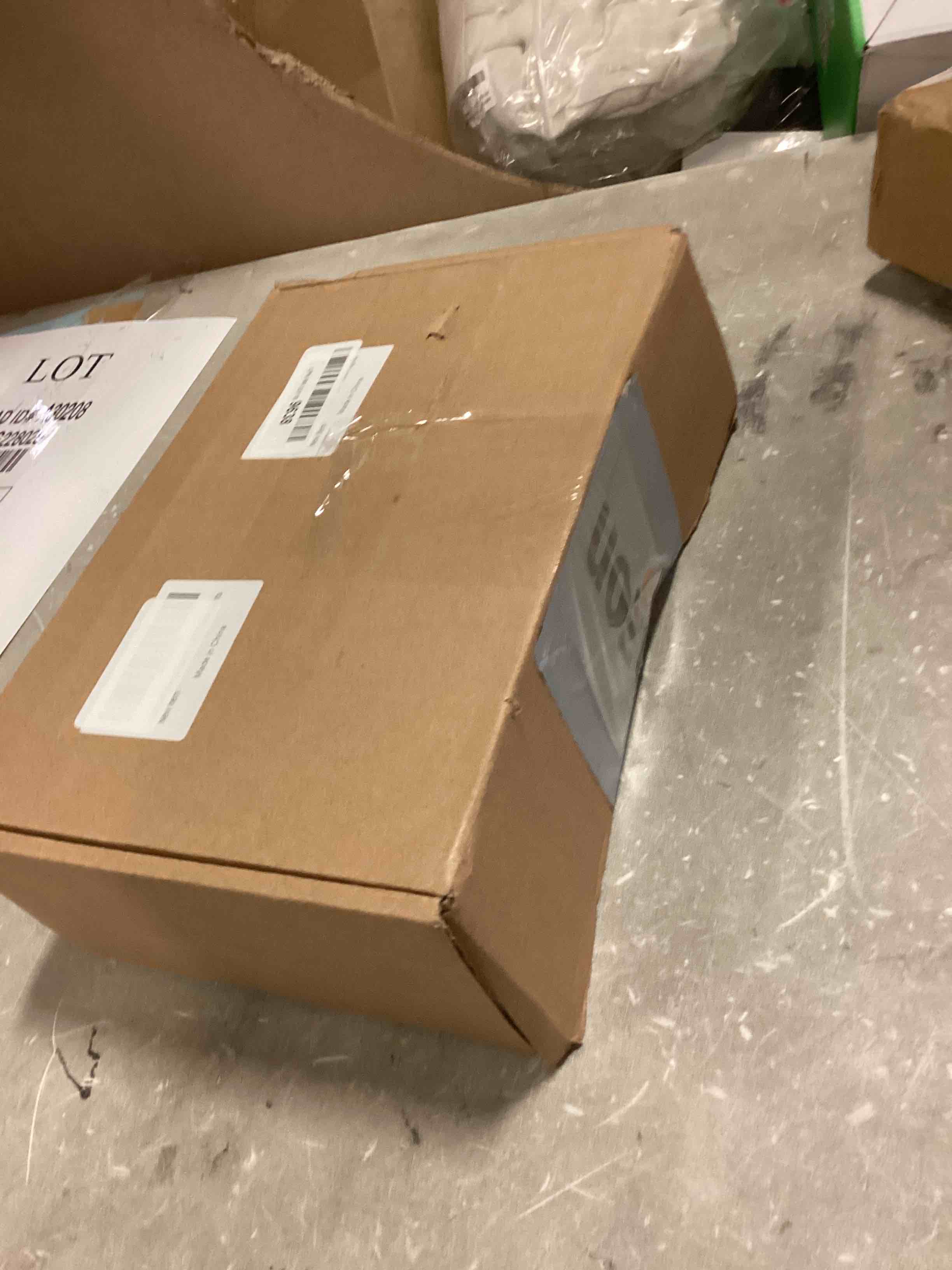https://s3.amazonaws.com/lotting-images-prod/bidfta/RED6742090_1721662418641.jpeg