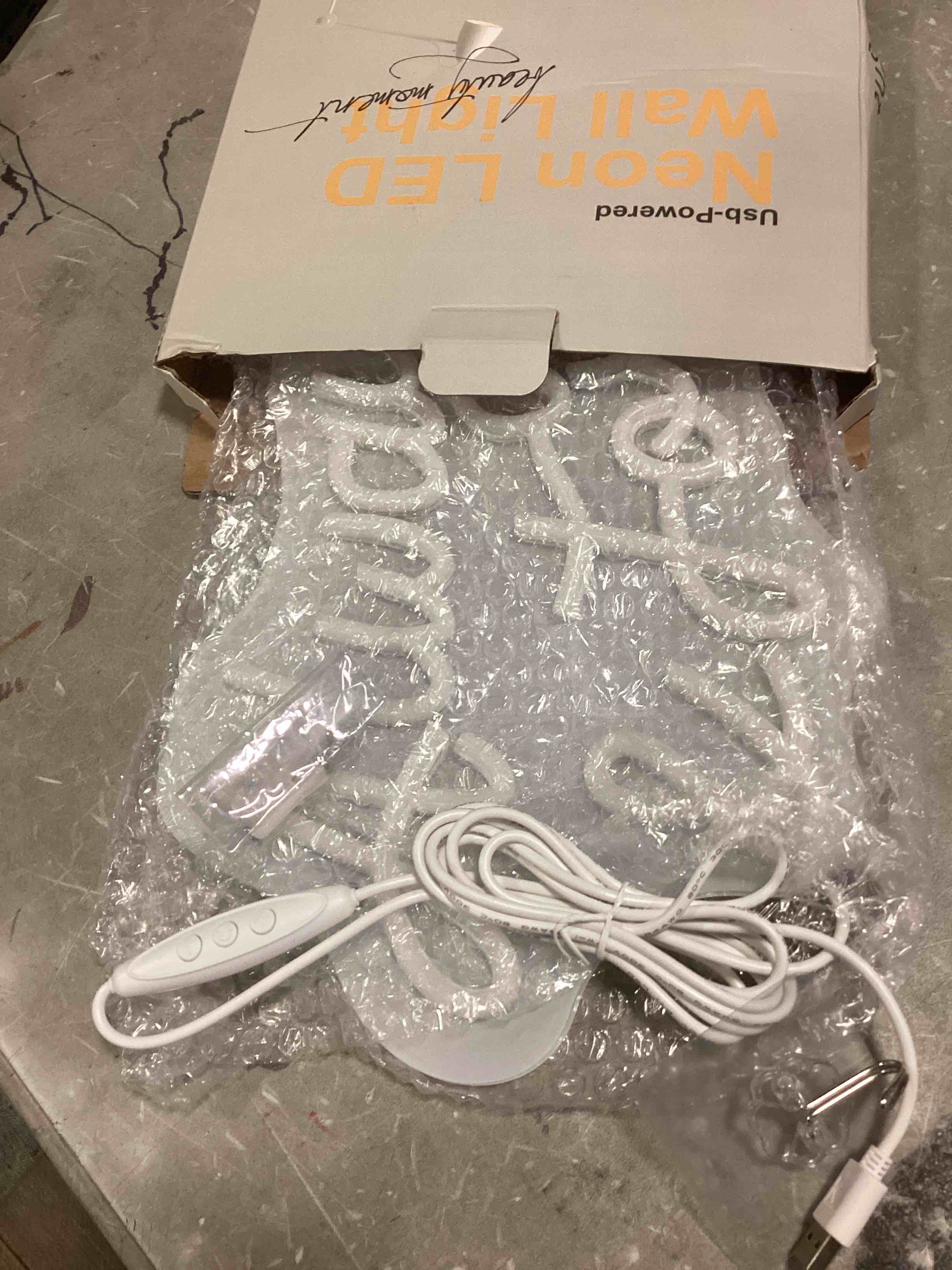 https://s3.amazonaws.com/lotting-images-prod/bidfta/RED6742133_1721667233426.jpeg