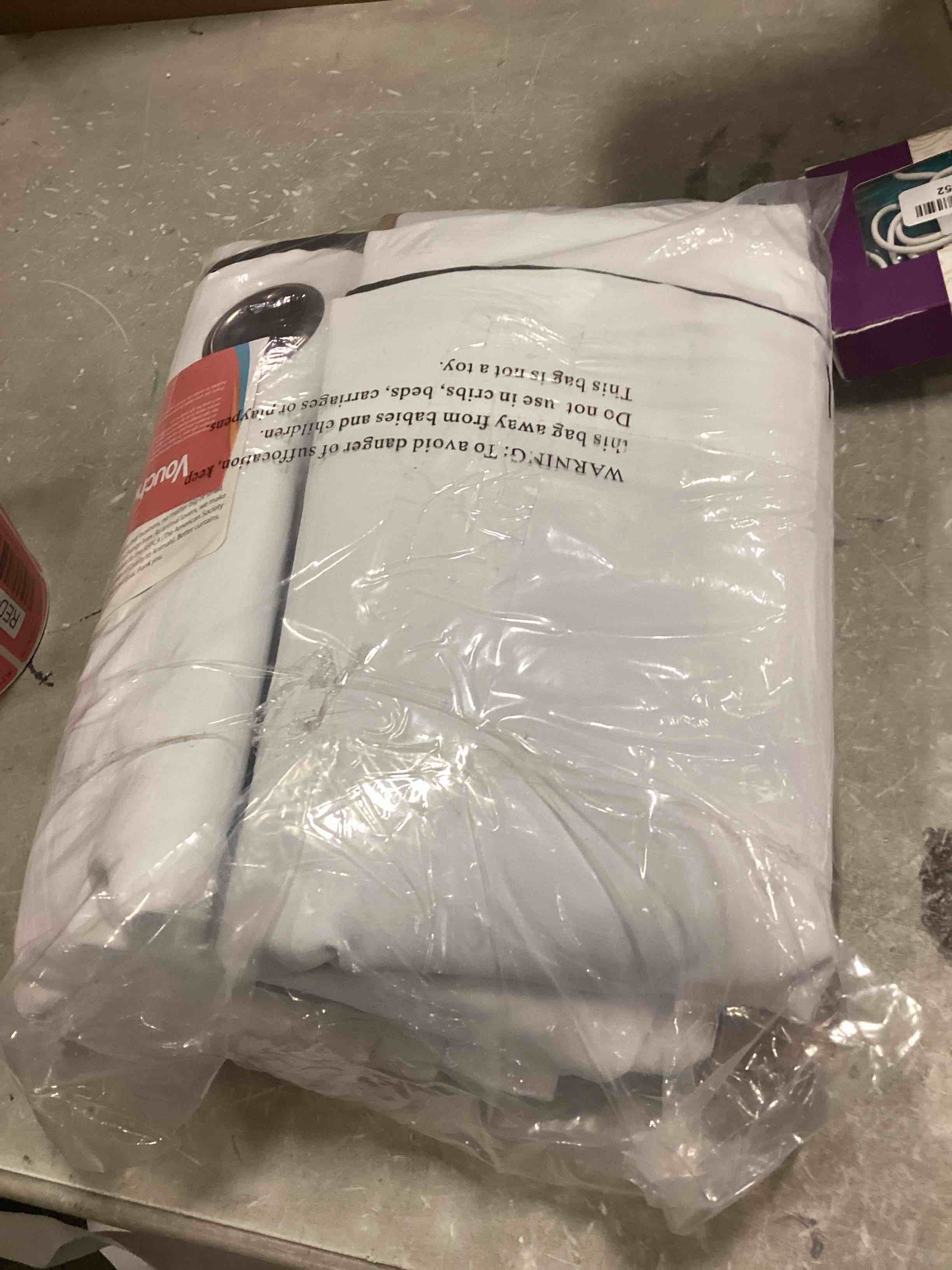 https://s3.amazonaws.com/lotting-images-prod/bidfta/RED6742154_1721668686231.jpeg
