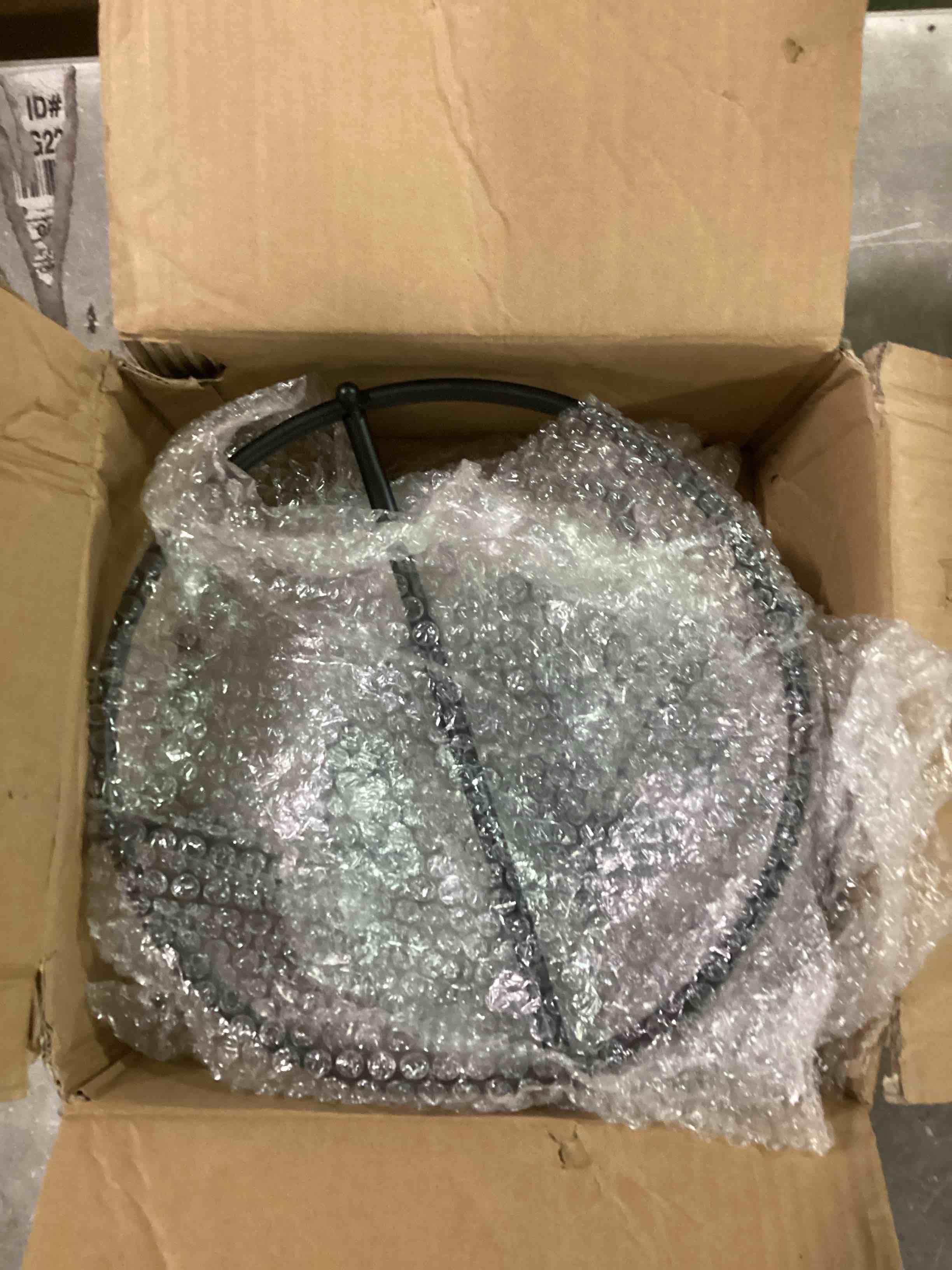https://s3.amazonaws.com/lotting-images-prod/bidfta/RED6743057_1722307424372.jpeg