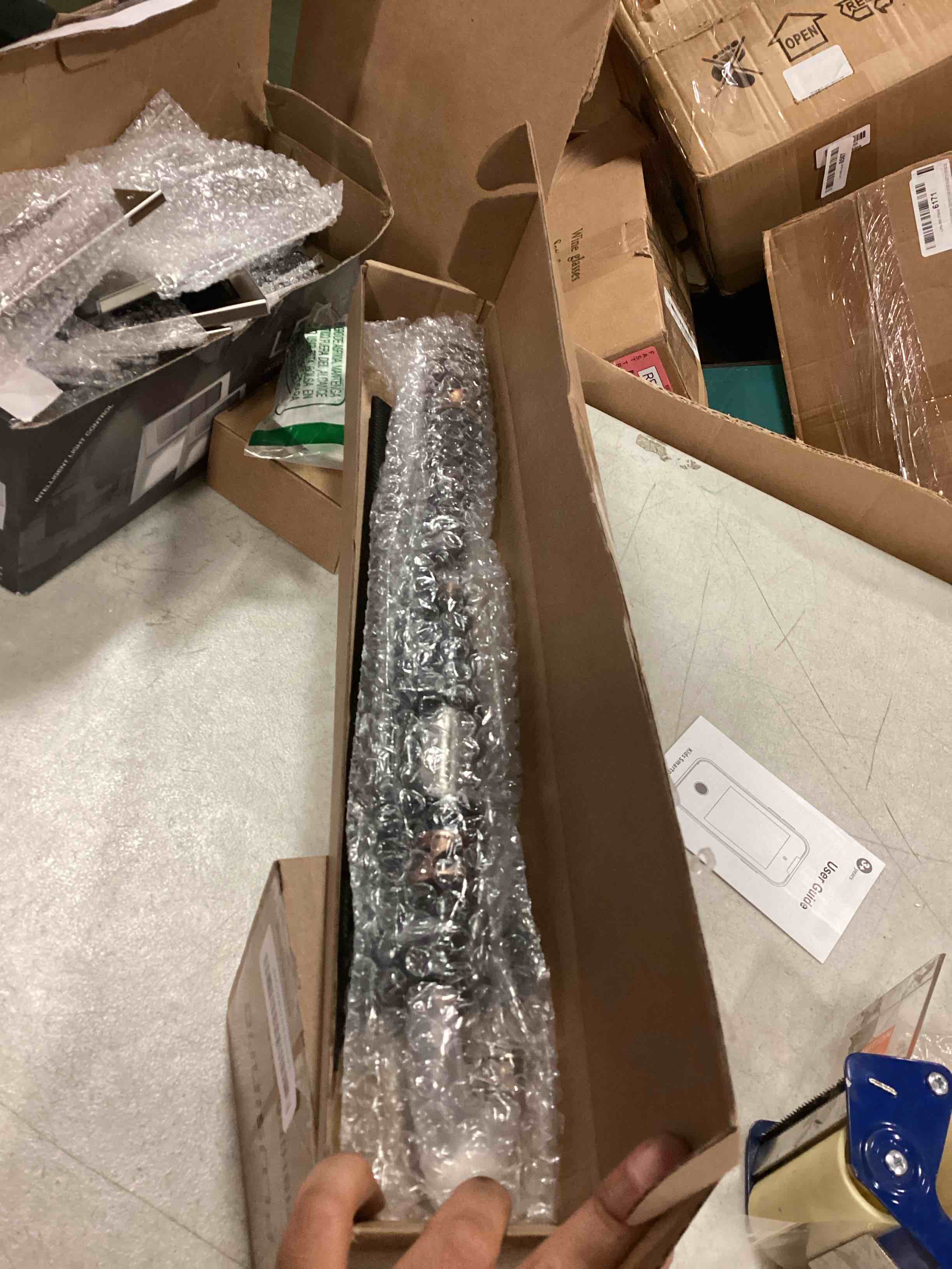 https://s3.amazonaws.com/lotting-images-prod/bidfta/RED6743487_1722312661906.jpeg