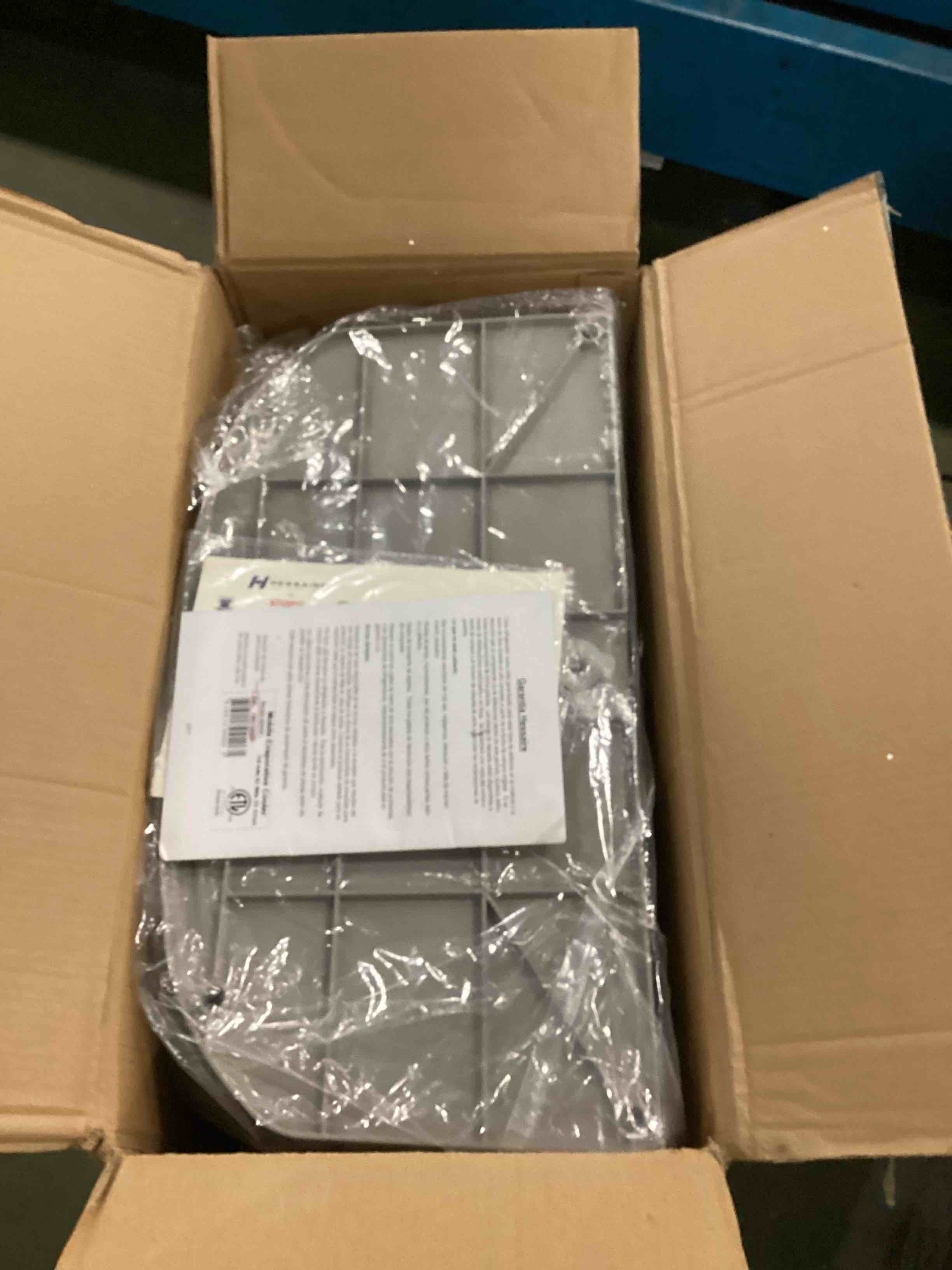 https://s3.amazonaws.com/lotting-images-prod/bidfta/RED6743768_1722473381949.jpeg