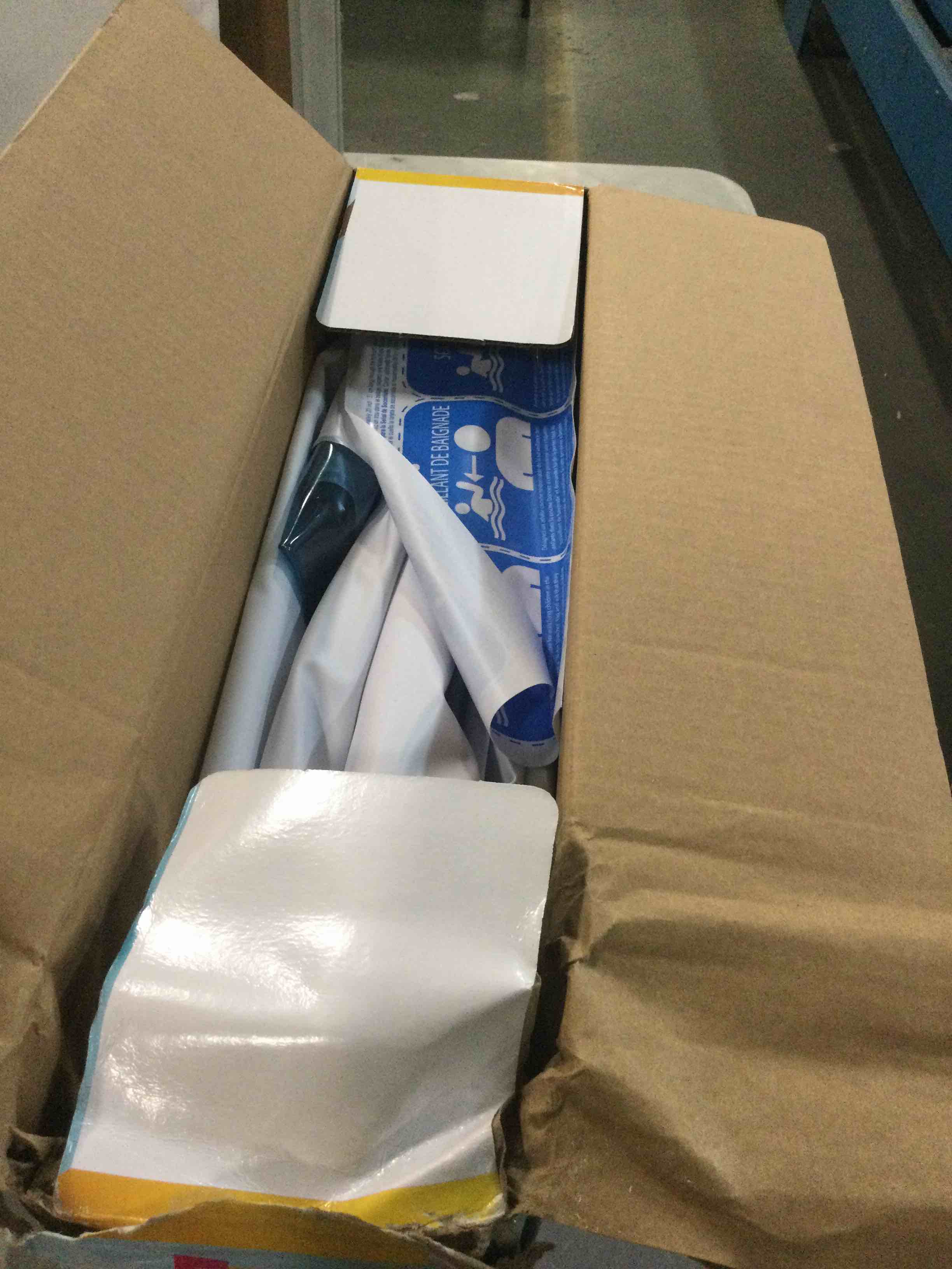 https://s3.amazonaws.com/lotting-images-prod/bidfta/RED6743857_1722559170890.jpeg
