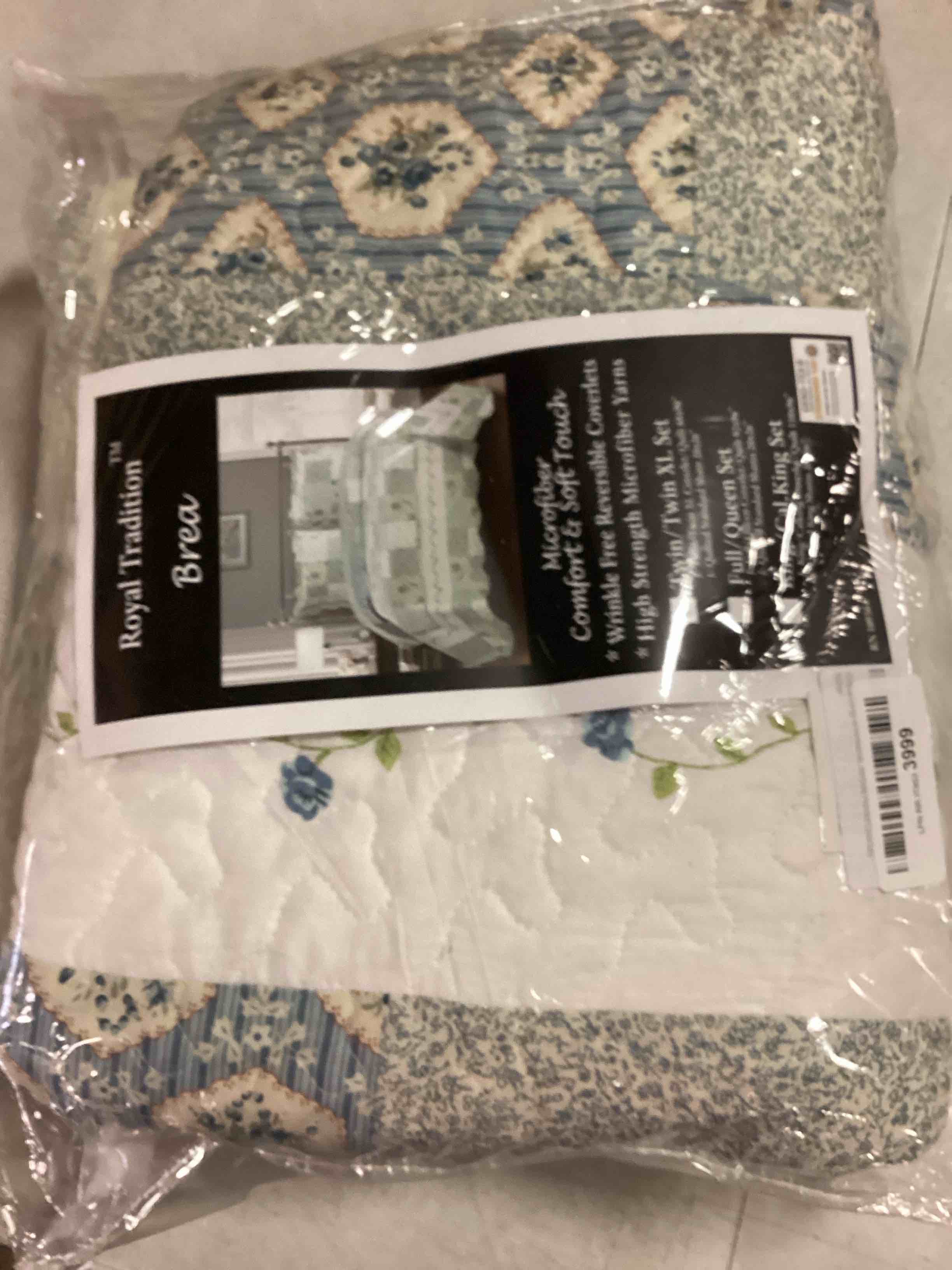 https://s3.amazonaws.com/lotting-images-prod/bidfta/RED6744659_1721402963279.jpeg