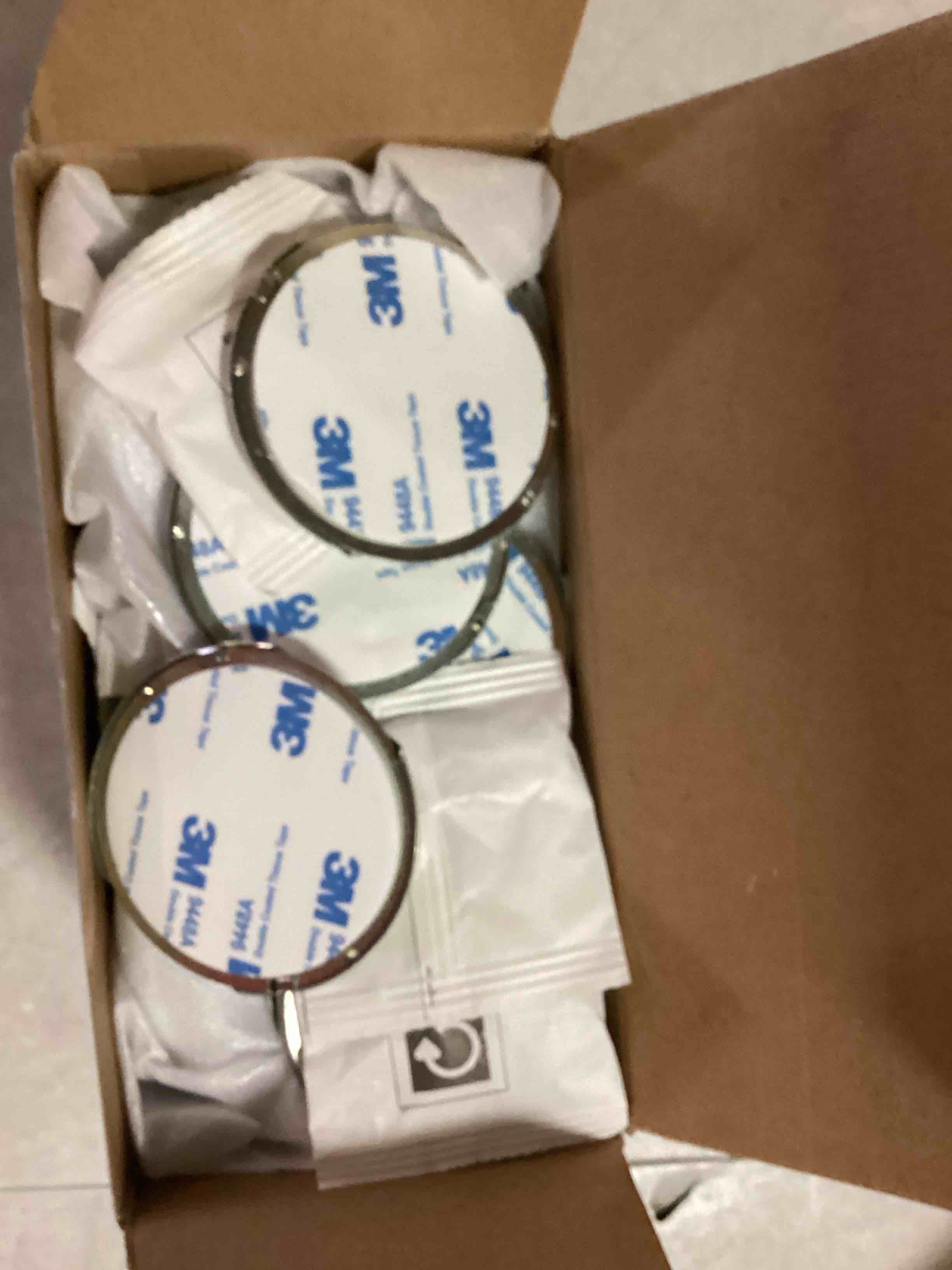 https://s3.amazonaws.com/lotting-images-prod/bidfta/RED6744664_1721403404830.jpeg