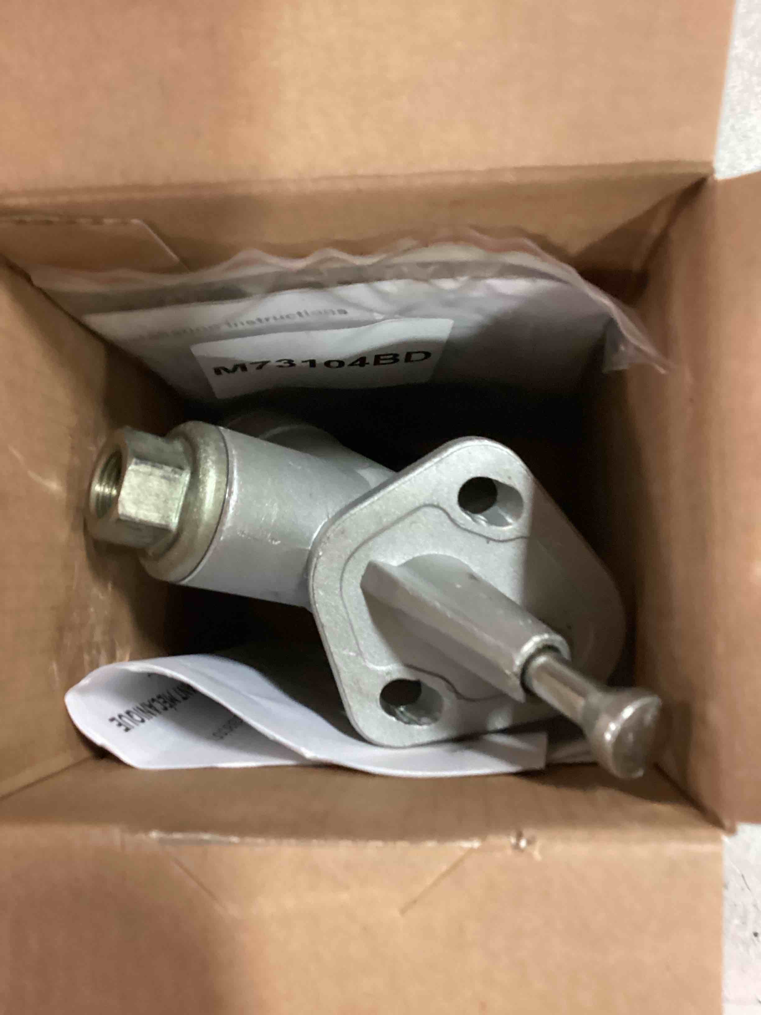 https://s3.amazonaws.com/lotting-images-prod/bidfta/RED6745058_1721655493623.jpeg