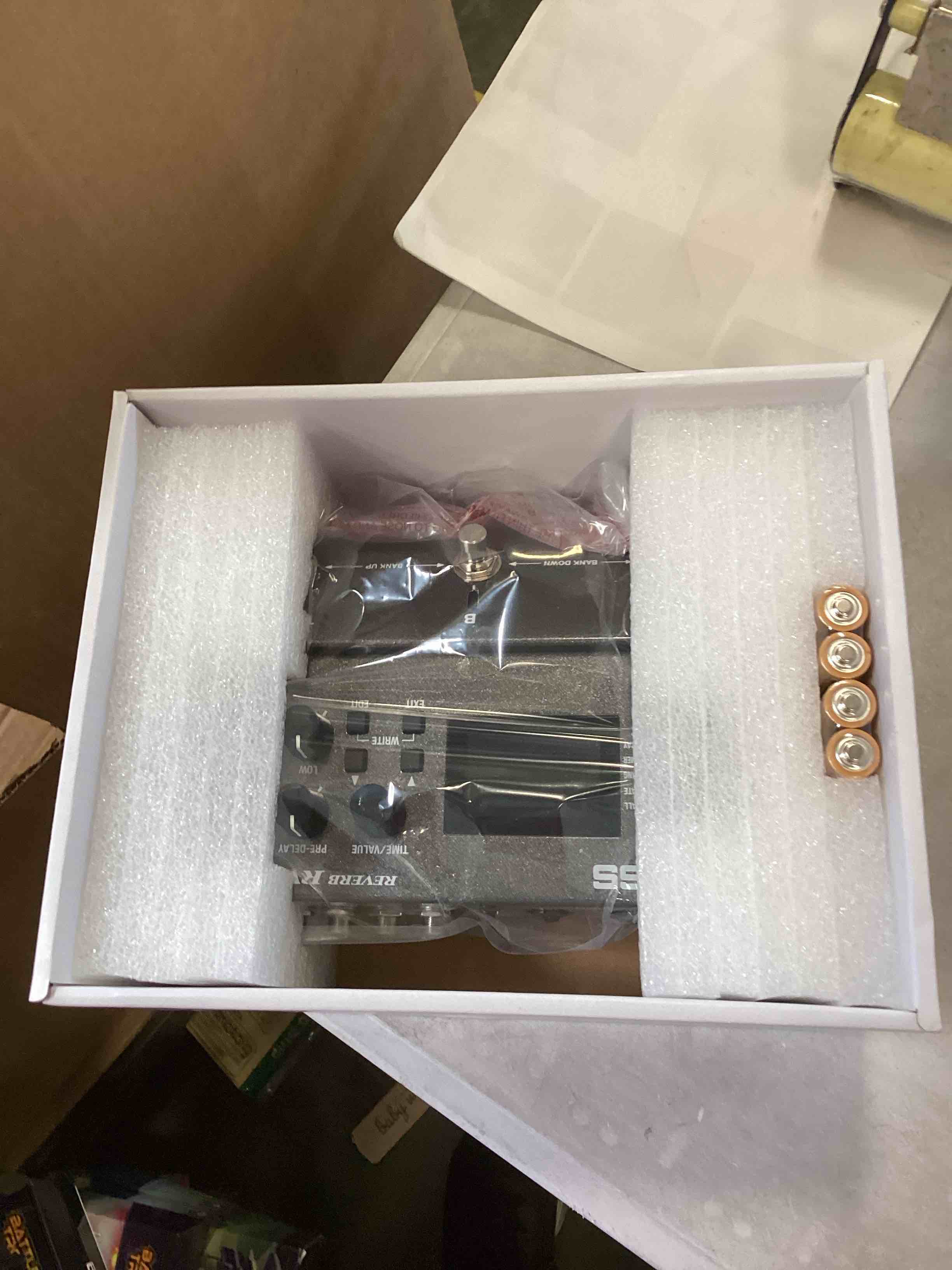 https://s3.amazonaws.com/lotting-images-prod/bidfta/RED6746629_1722015482511.jpeg