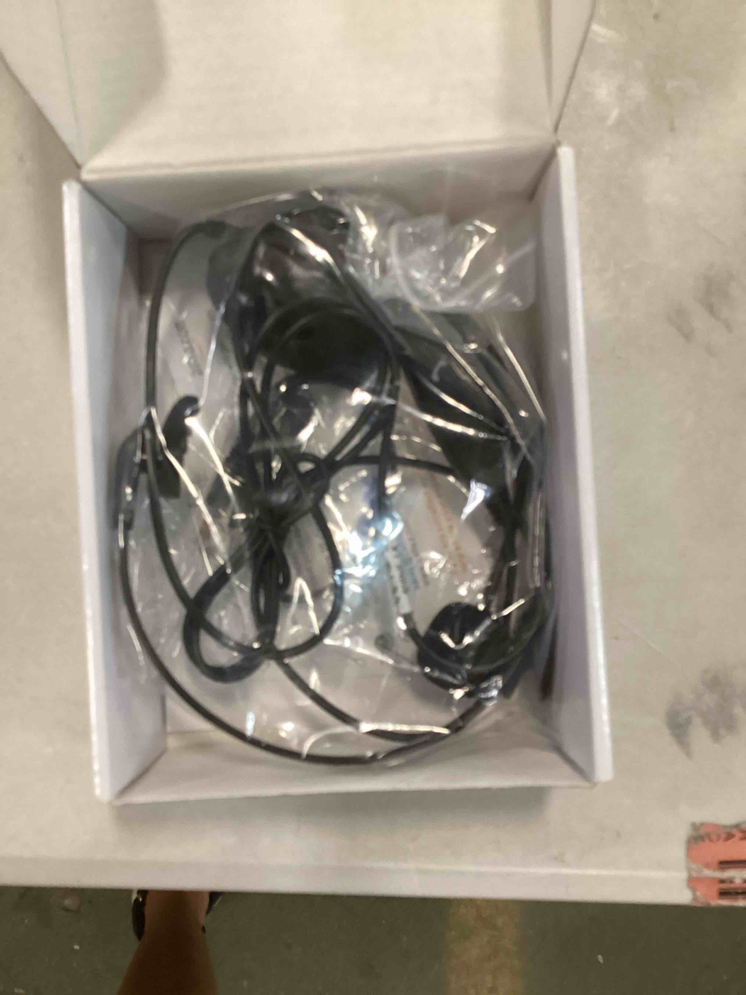 https://s3.amazonaws.com/lotting-images-prod/bidfta/RED6747479_1721320179255.jpeg