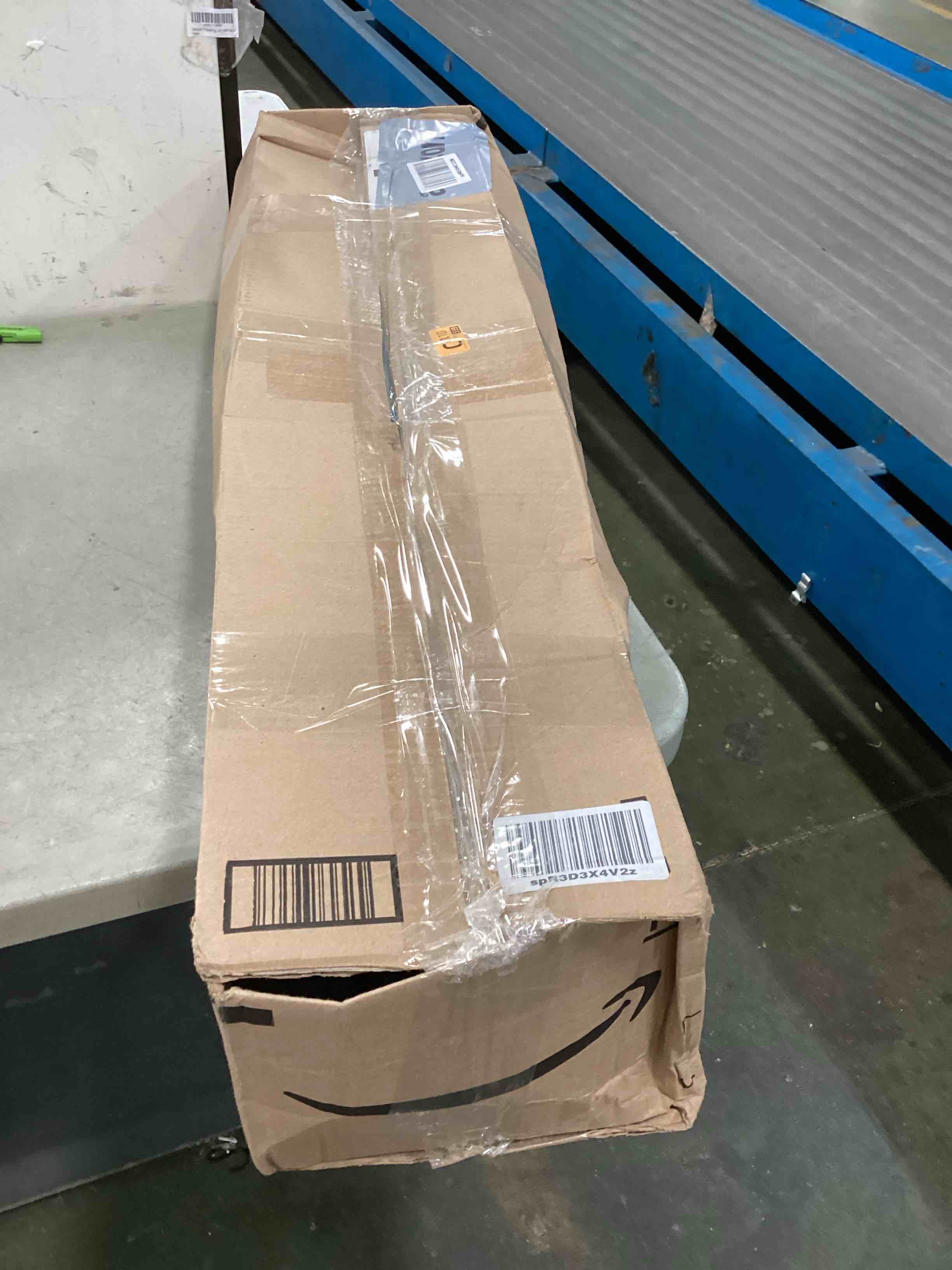 https://s3.amazonaws.com/lotting-images-prod/bidfta/RED6748036_1721683204417.jpeg