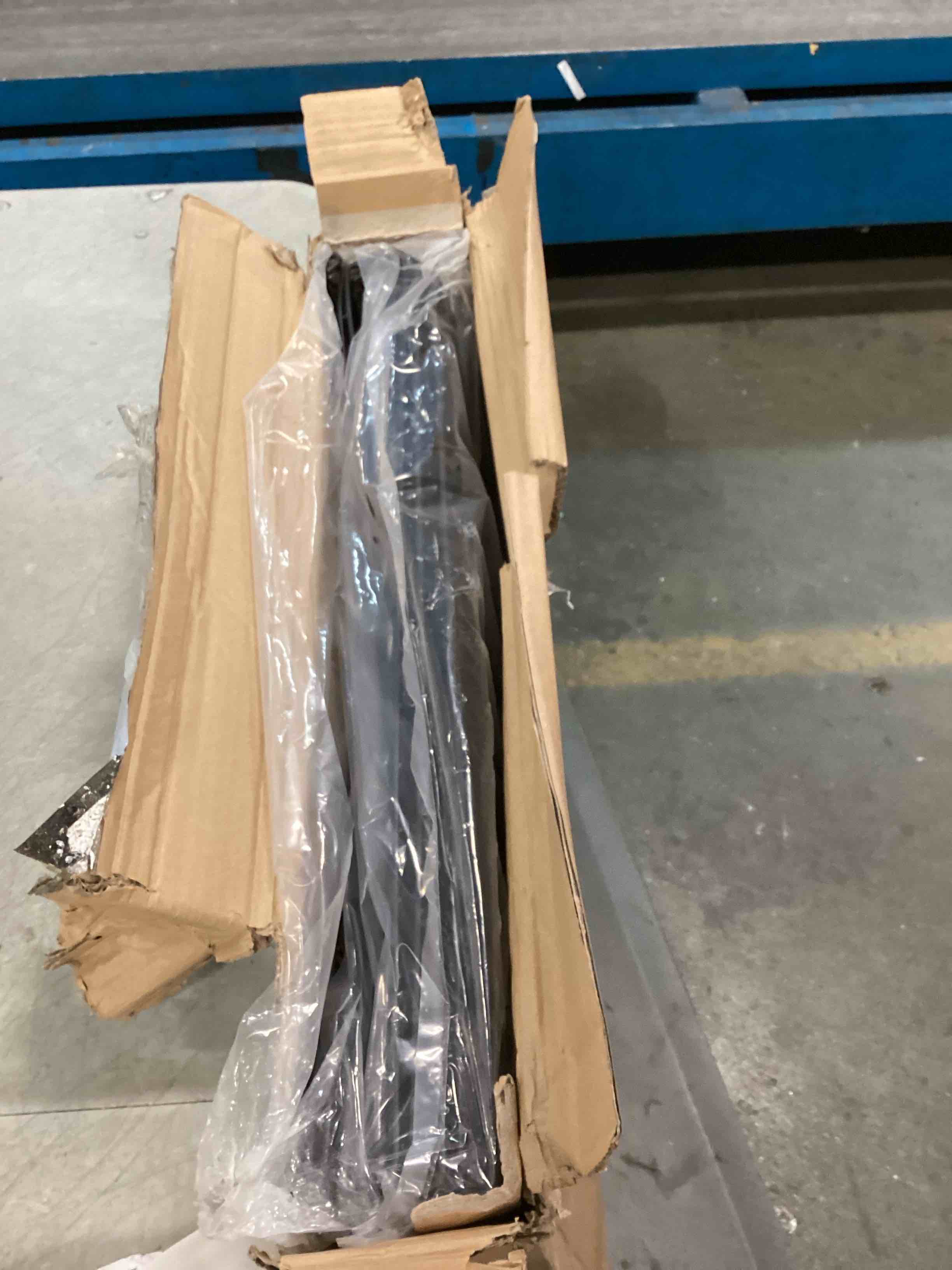 https://s3.amazonaws.com/lotting-images-prod/bidfta/RED6748148_1721699552060.jpeg