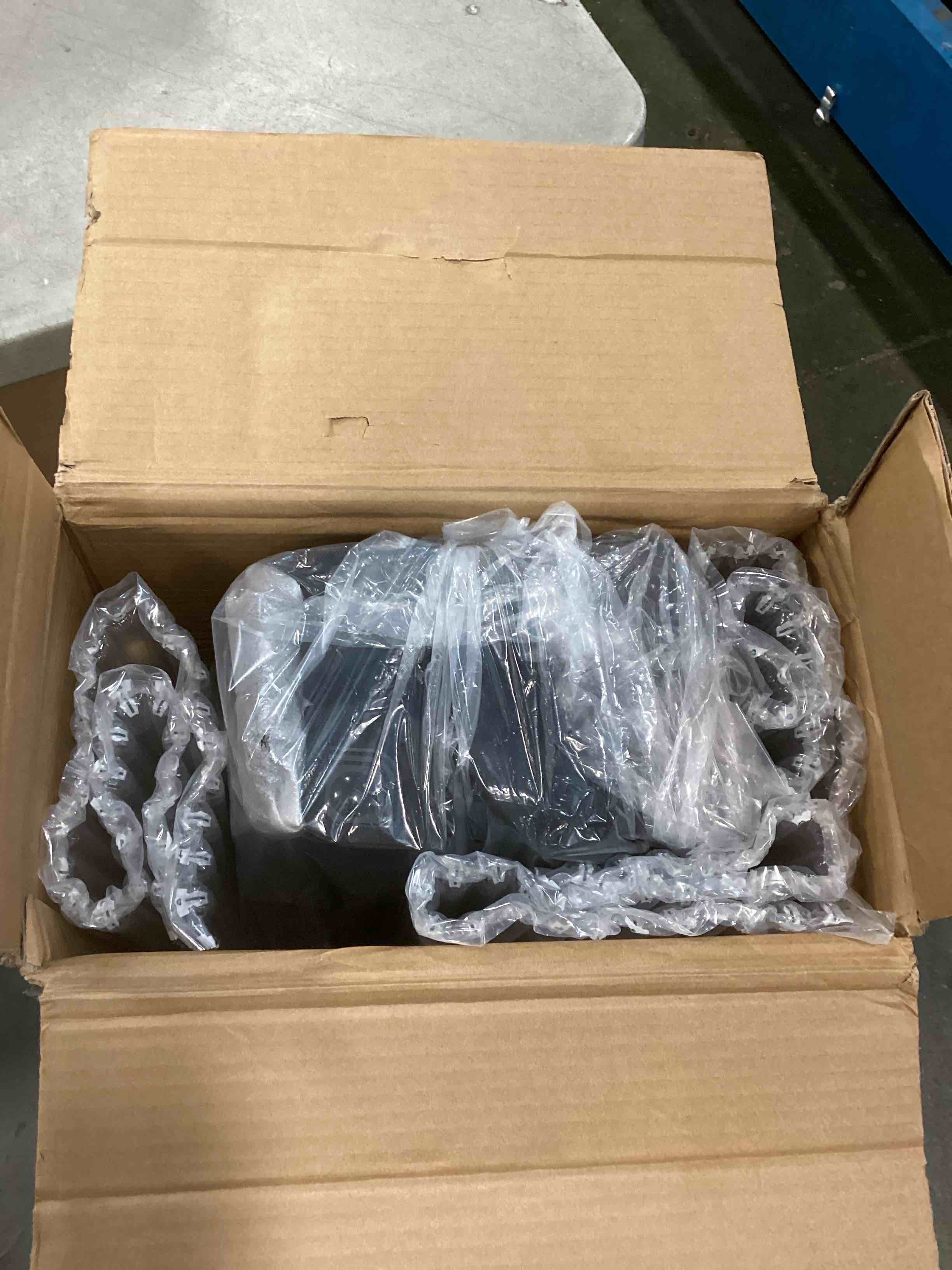 https://s3.amazonaws.com/lotting-images-prod/bidfta/RED6748174_1721702791681.jpeg