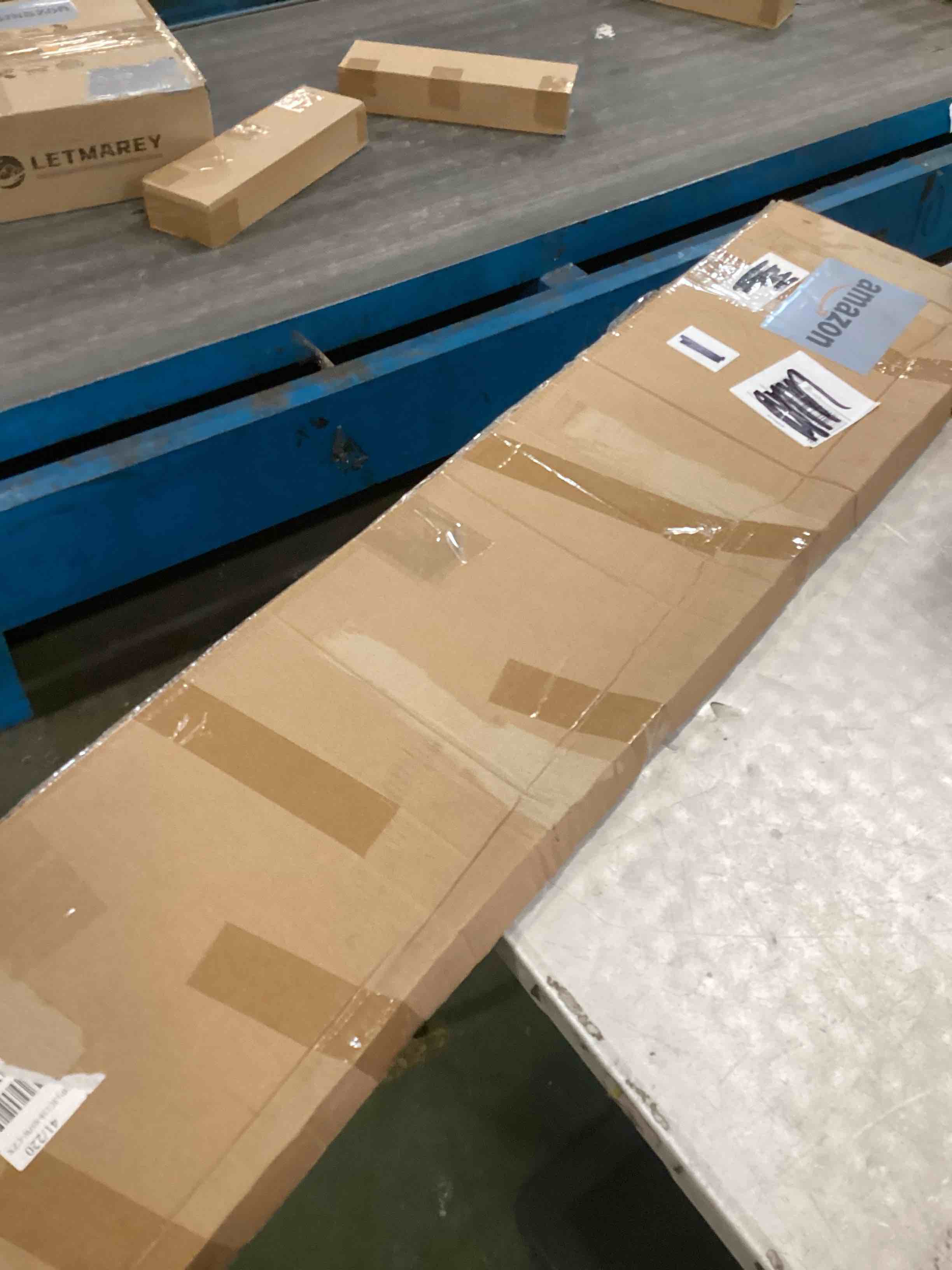 https://s3.amazonaws.com/lotting-images-prod/bidfta/RED6748444_1721759250574.jpeg