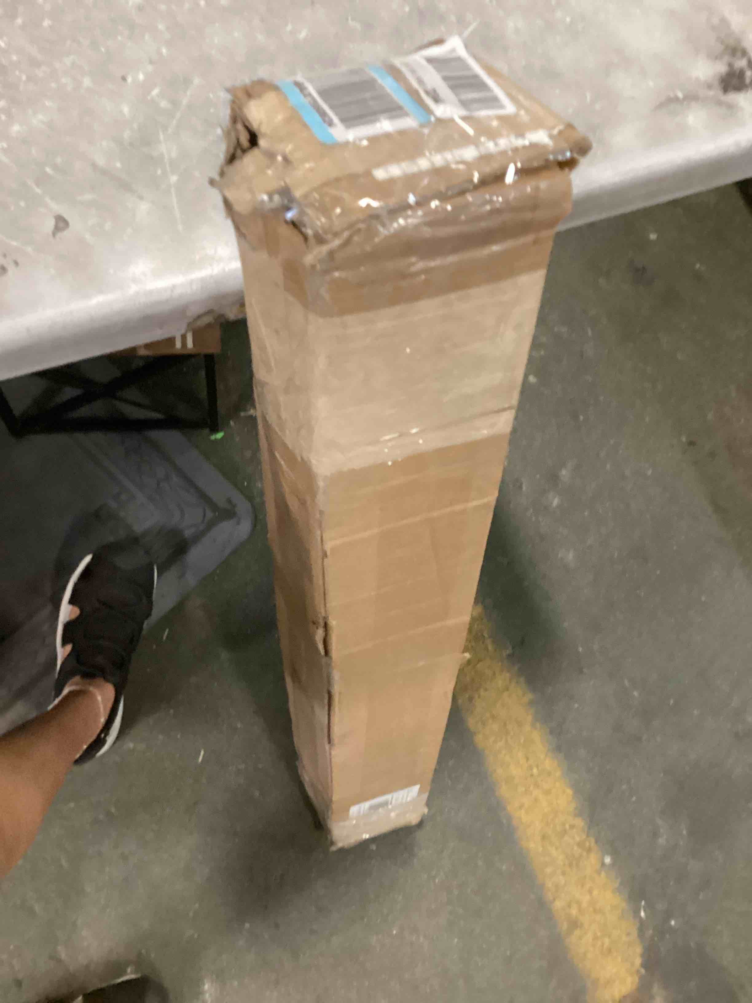 https://s3.amazonaws.com/lotting-images-prod/bidfta/RED6748623_1721838274421.jpeg