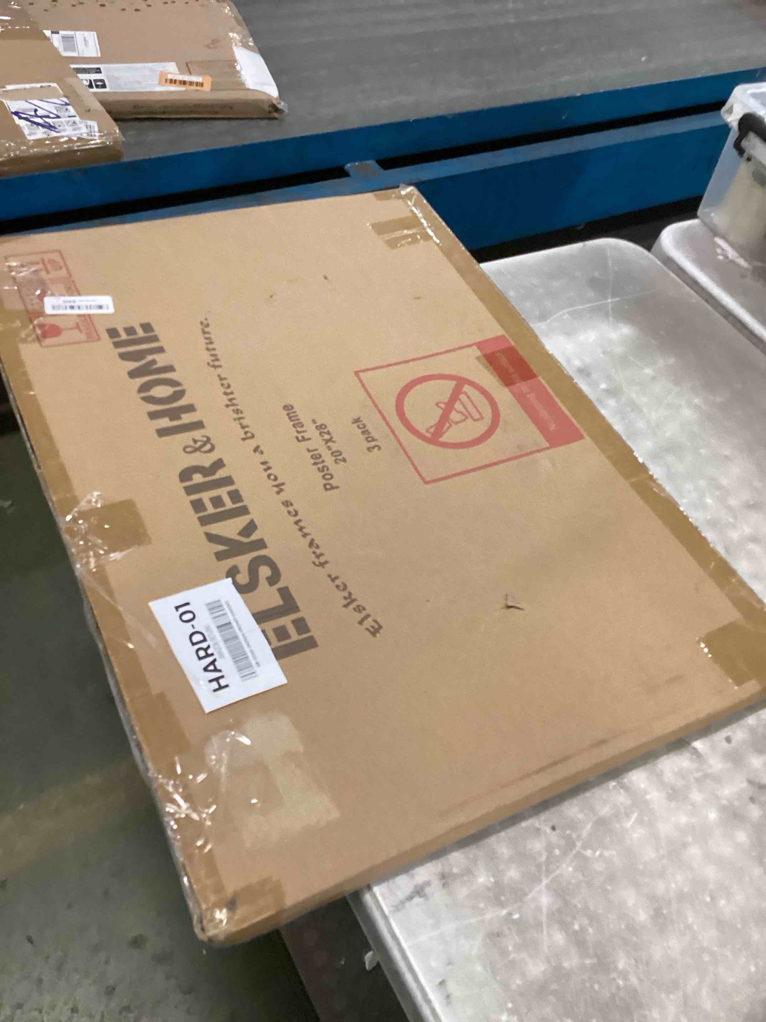 https://s3.amazonaws.com/lotting-images-prod/bidfta/RED6748854_1721922667312.jpeg