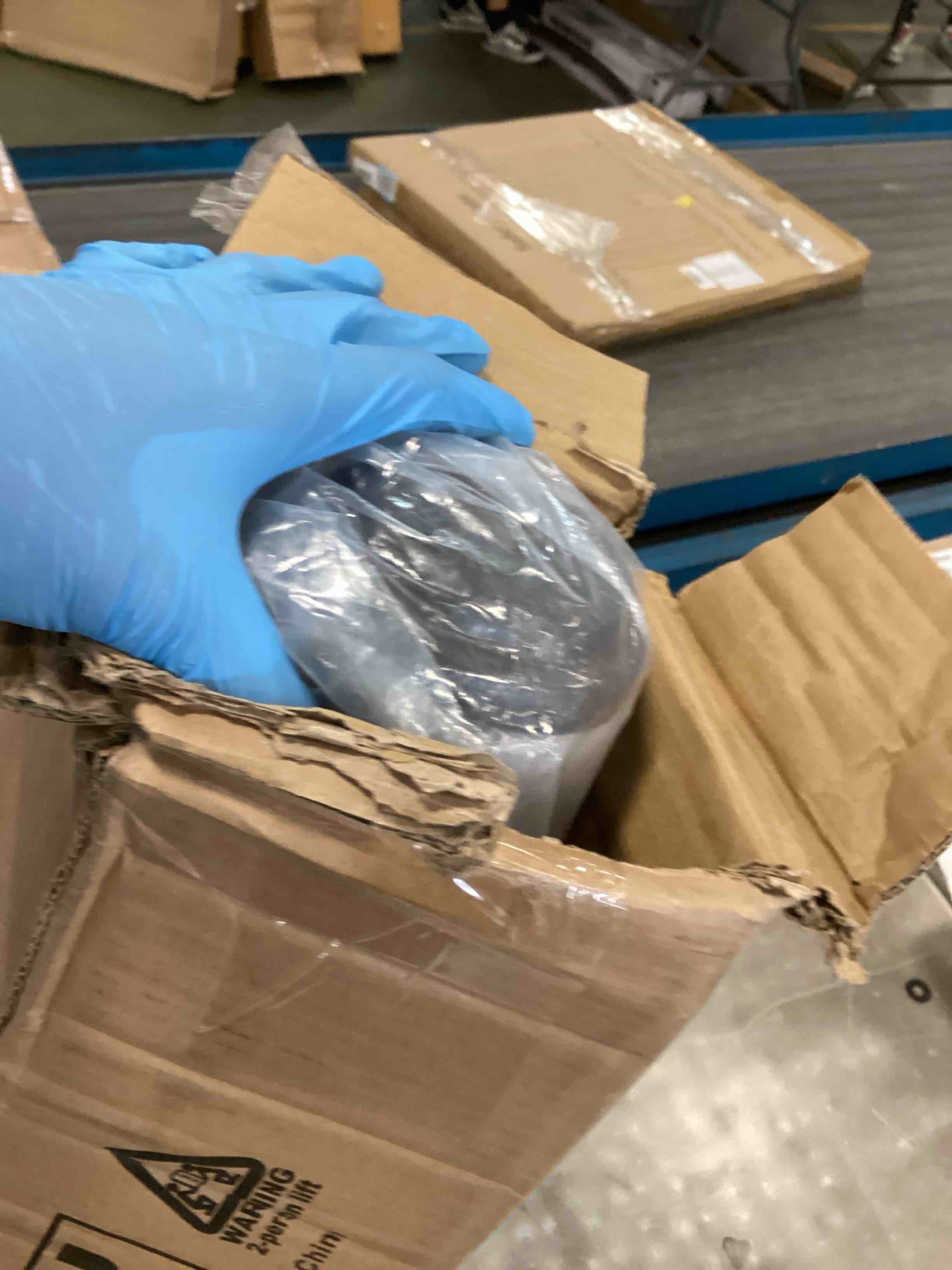https://s3.amazonaws.com/lotting-images-prod/bidfta/RED6748887_1721928493774.jpeg