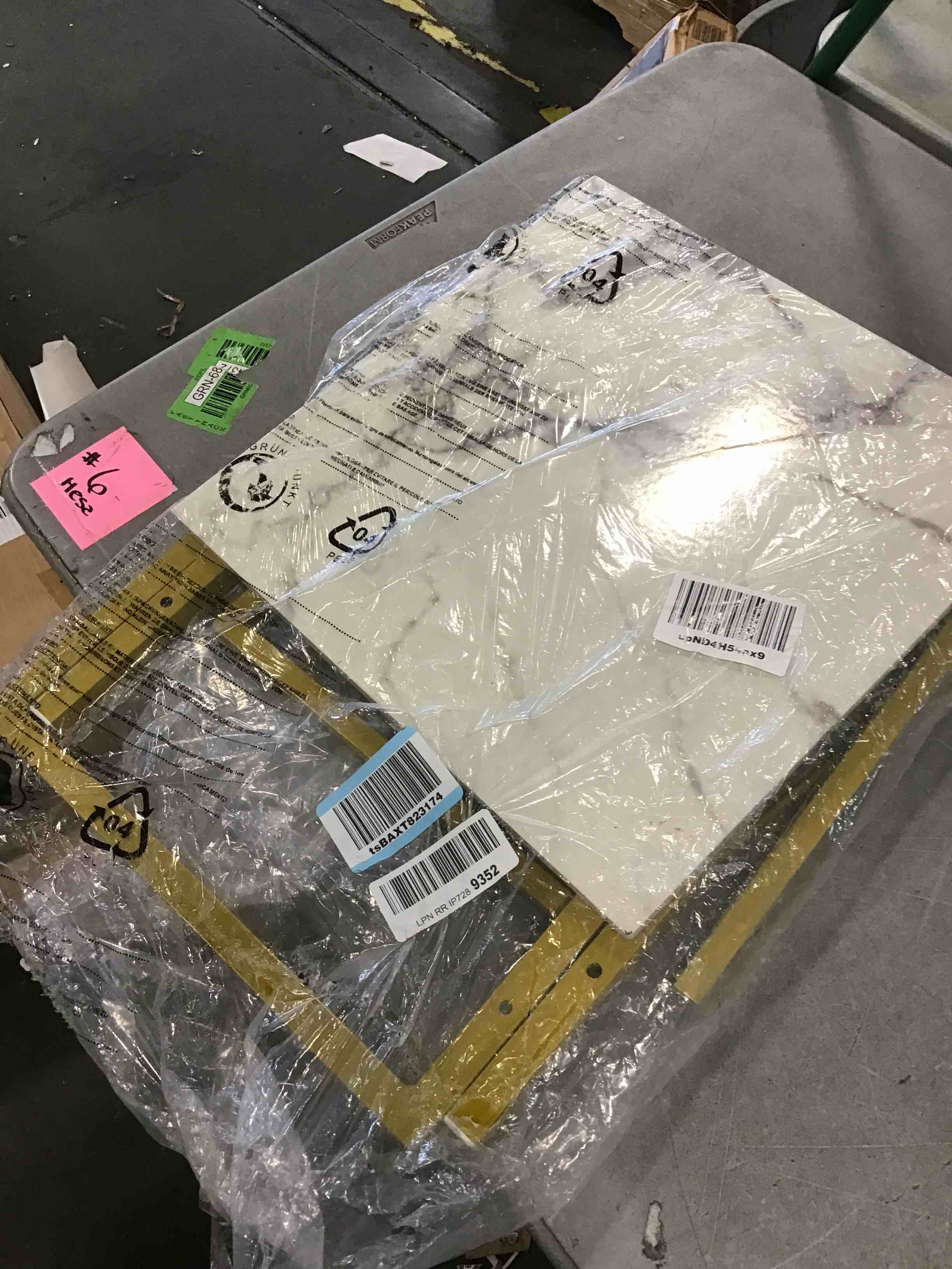 https://s3.amazonaws.com/lotting-images-prod/bidfta/RED6749256_1721417607735.jpeg