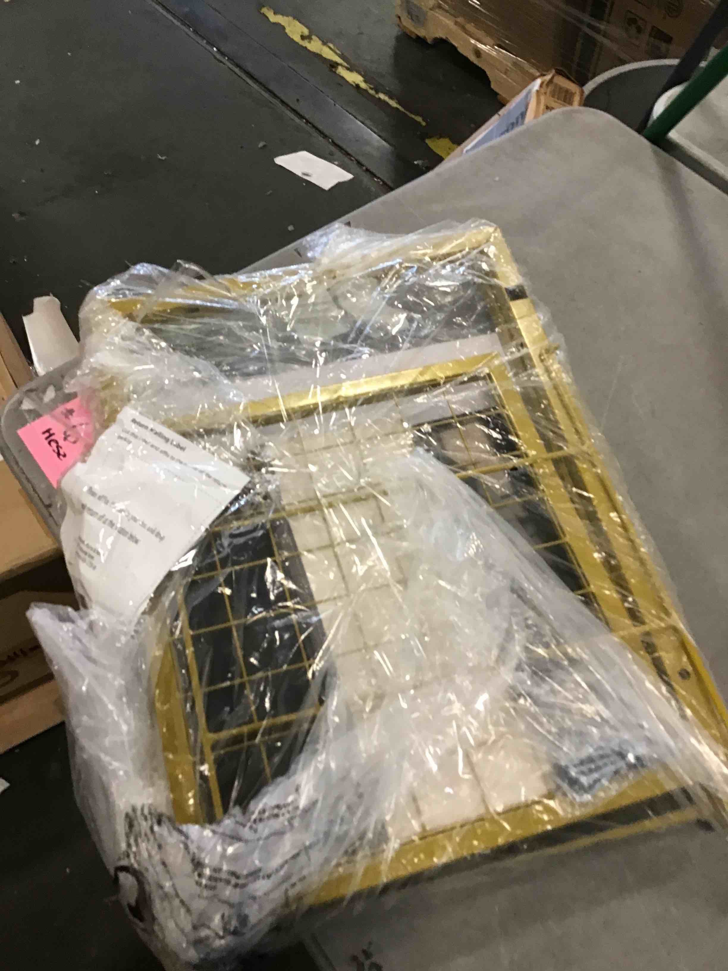 https://s3.amazonaws.com/lotting-images-prod/bidfta/RED6749256_1721417638928.jpeg