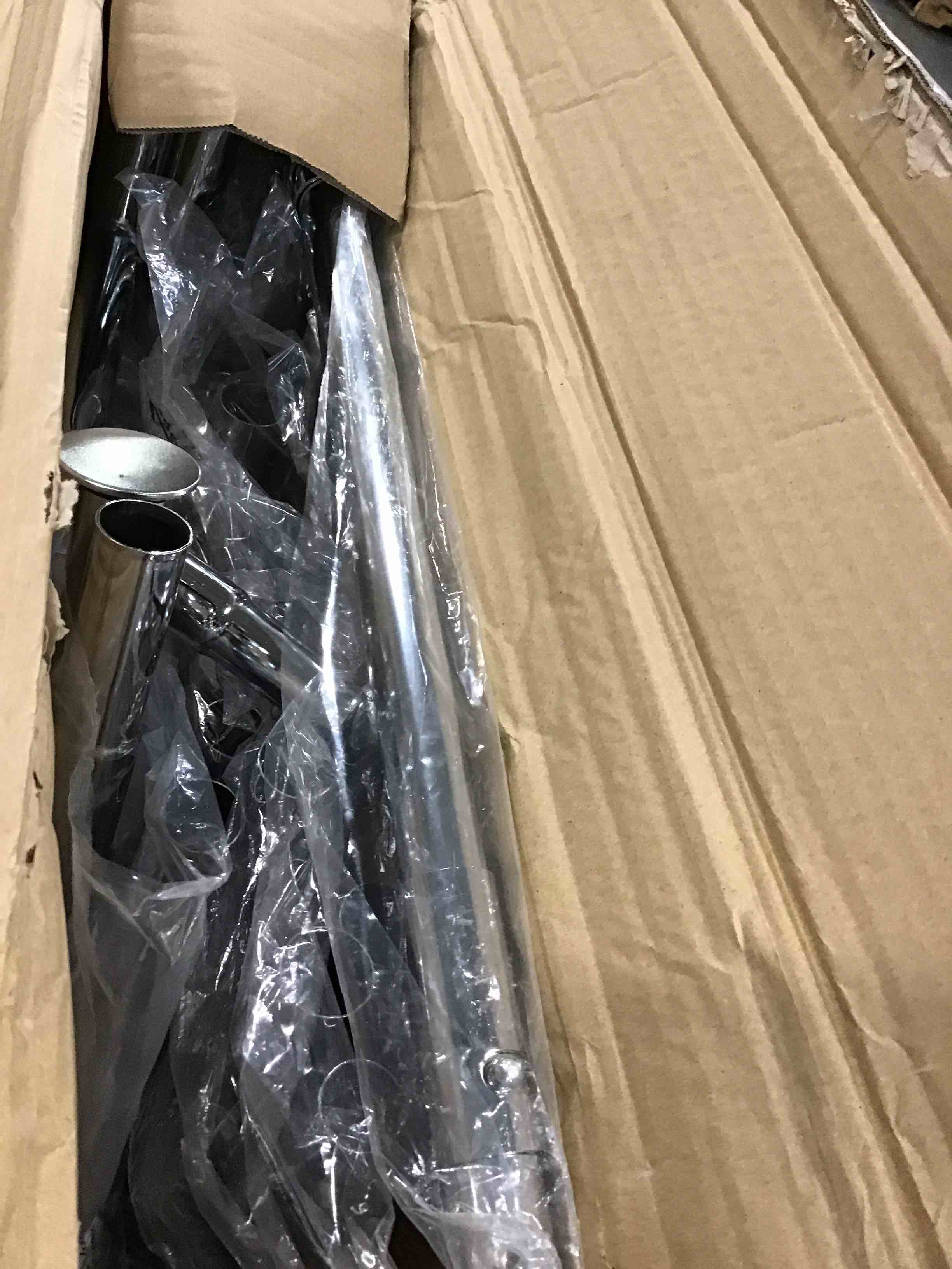 https://s3.amazonaws.com/lotting-images-prod/bidfta/RED6749416_1721752350092.jpeg