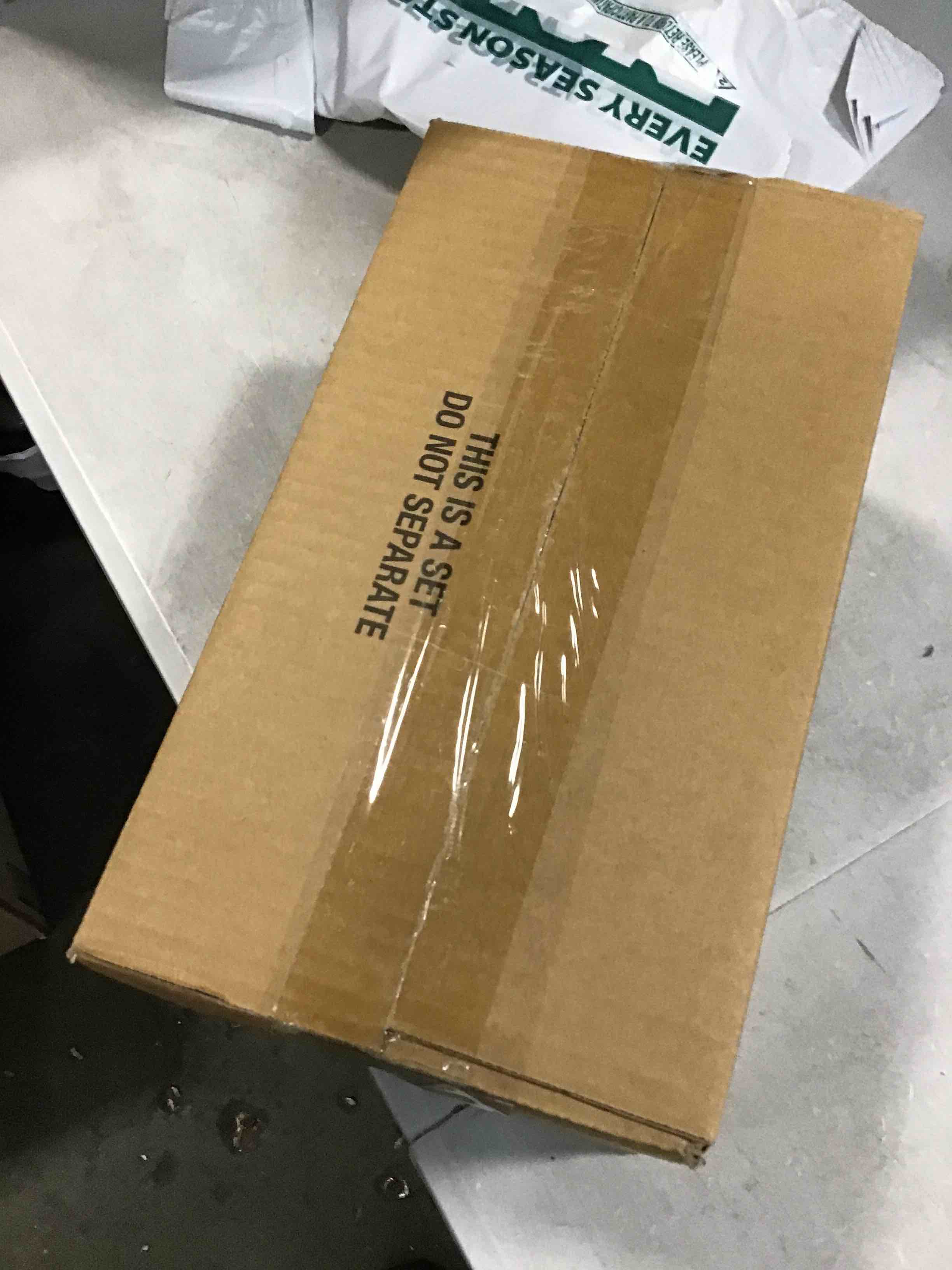https://s3.amazonaws.com/lotting-images-prod/bidfta/RED6749453_1721758542914.jpeg