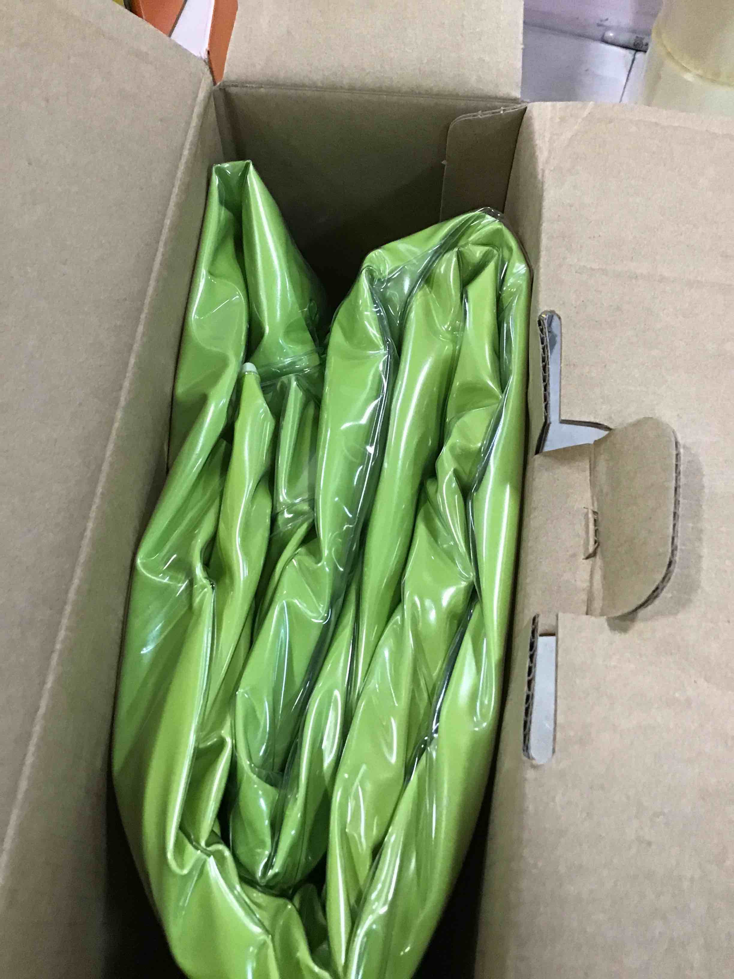 https://s3.amazonaws.com/lotting-images-prod/bidfta/RED6749499_1721763623114.jpeg