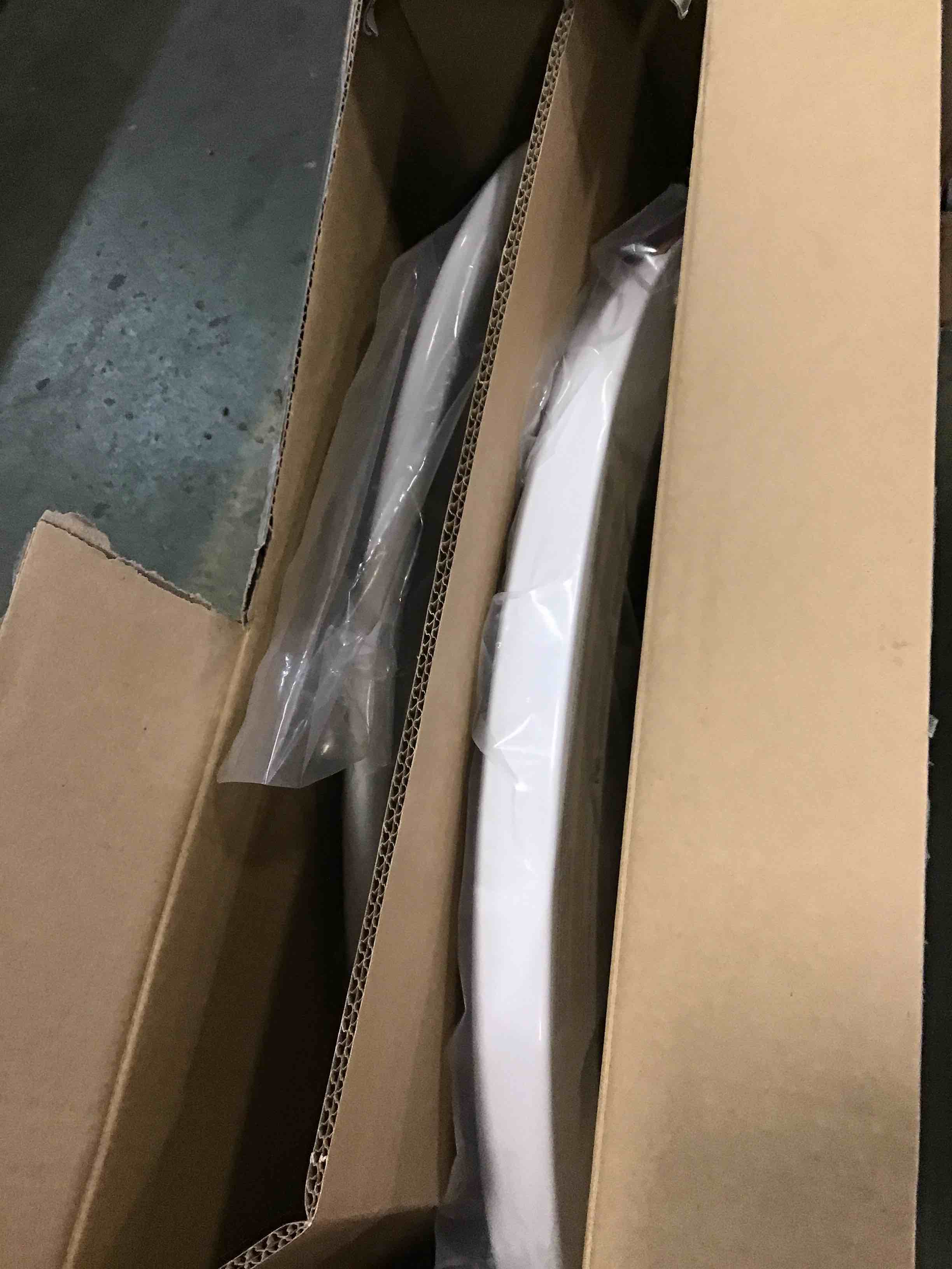 https://s3.amazonaws.com/lotting-images-prod/bidfta/RED6749704_1721827975154.jpeg