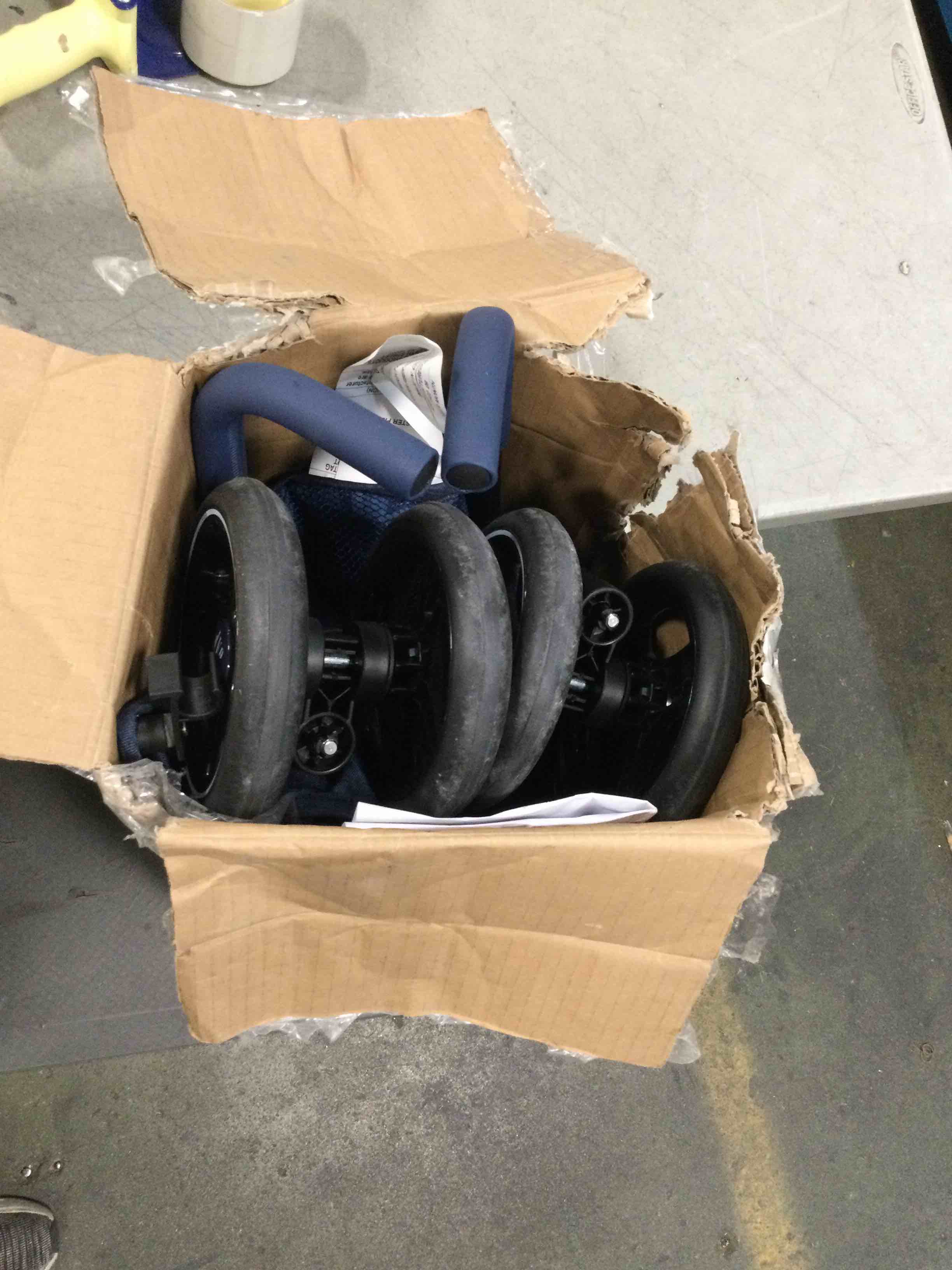 https://s3.amazonaws.com/lotting-images-prod/bidfta/RED6750252_1721874332973.jpeg