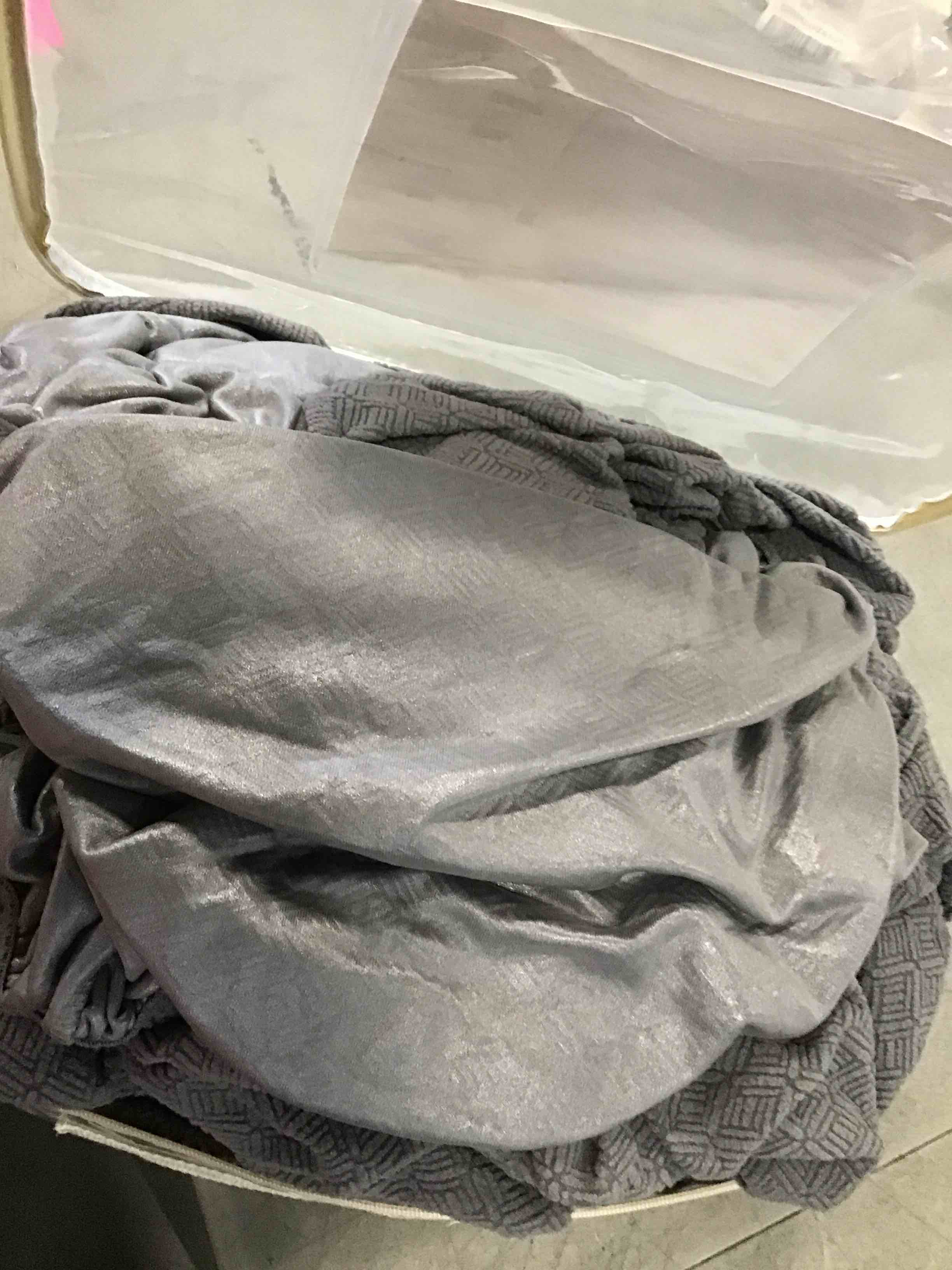 https://s3.amazonaws.com/lotting-images-prod/bidfta/RED6750423_1721921278282.jpeg