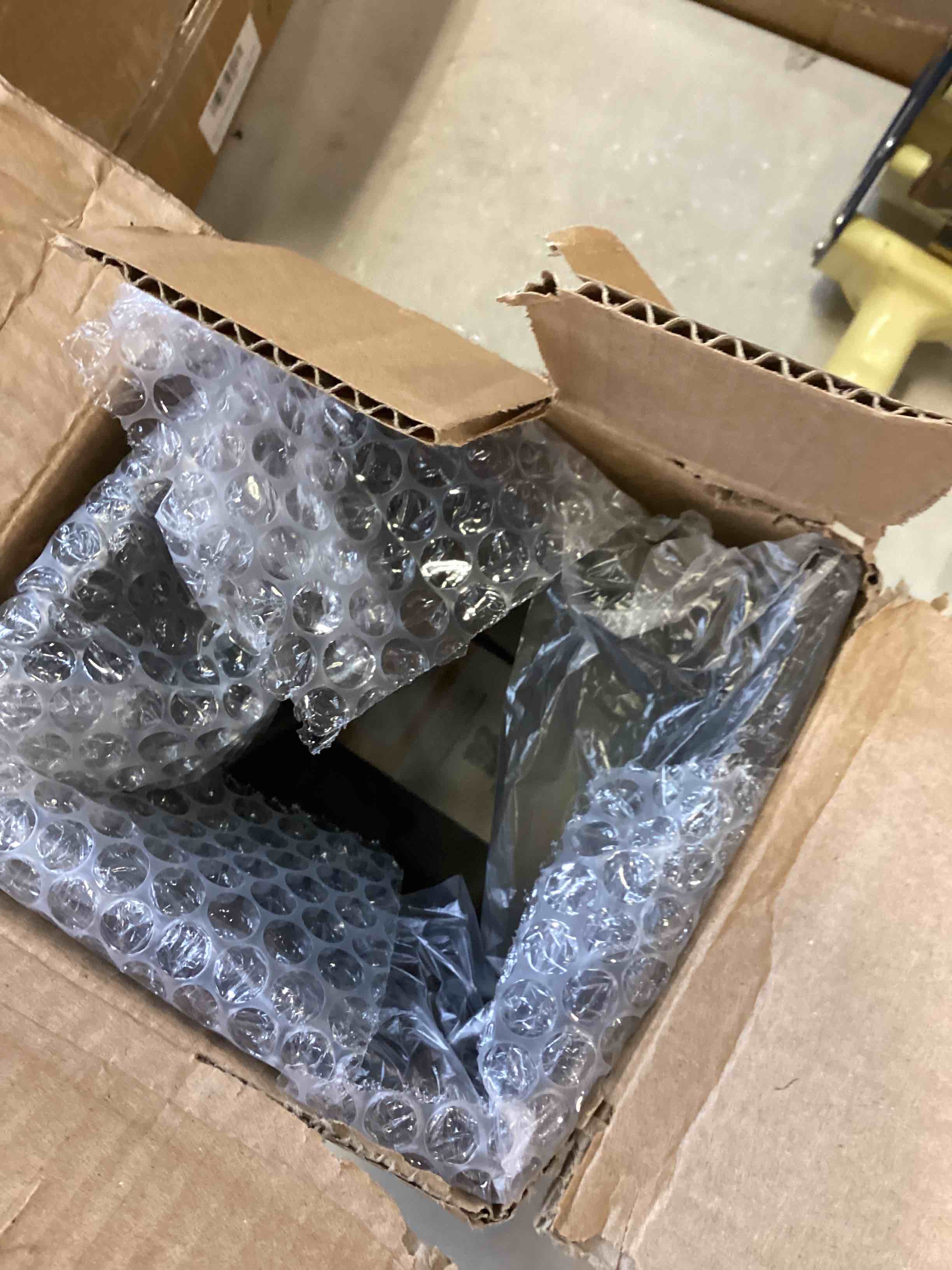 https://s3.amazonaws.com/lotting-images-prod/bidfta/RED6750511_1721242308671.jpeg